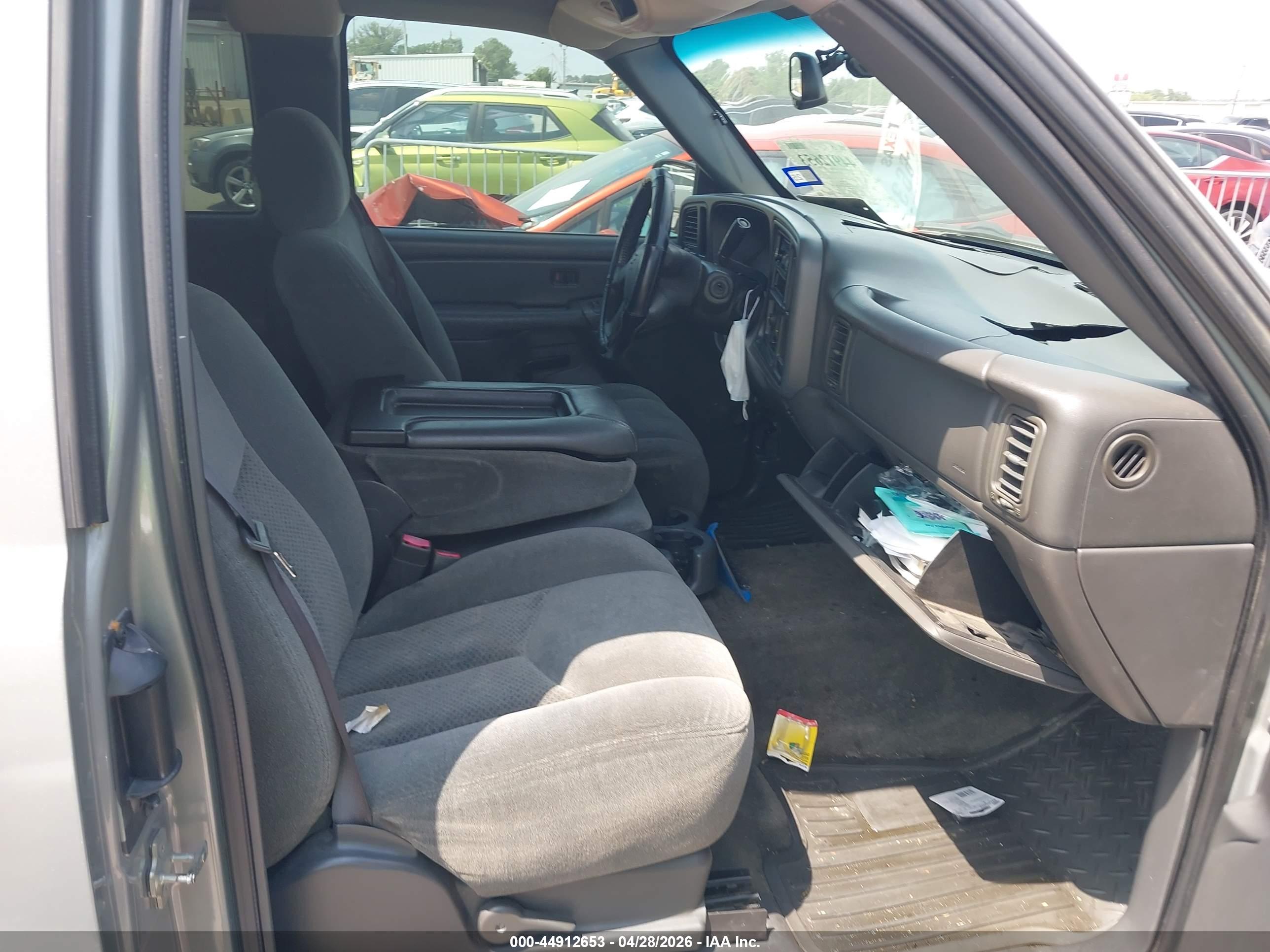 CHEVROLET SILVERADO image 5