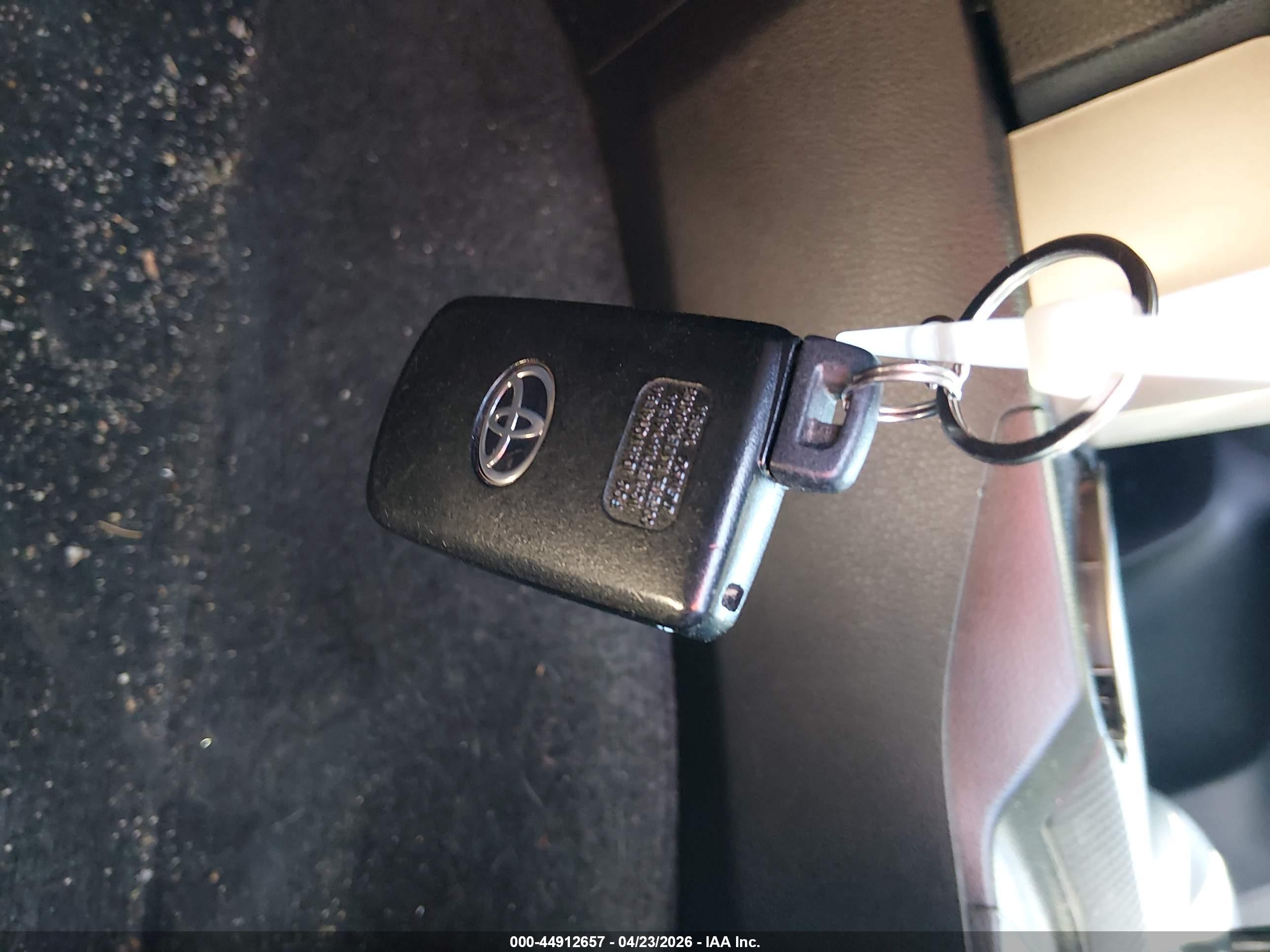 TOYOTA RAV4 image 11