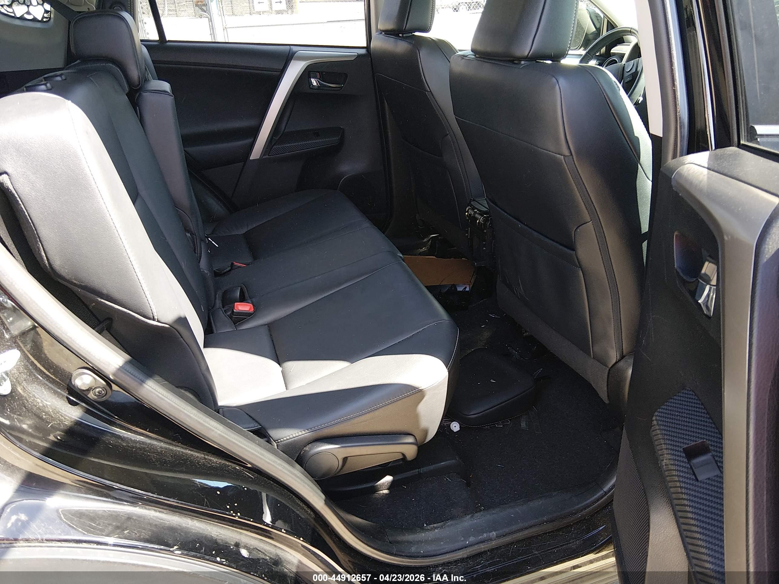 TOYOTA RAV4 image 8