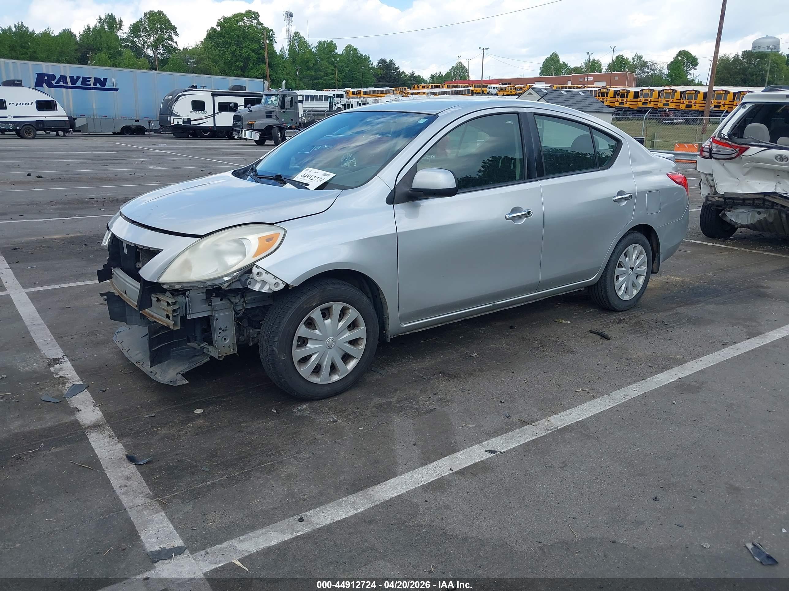 NISSAN VERSA image 2