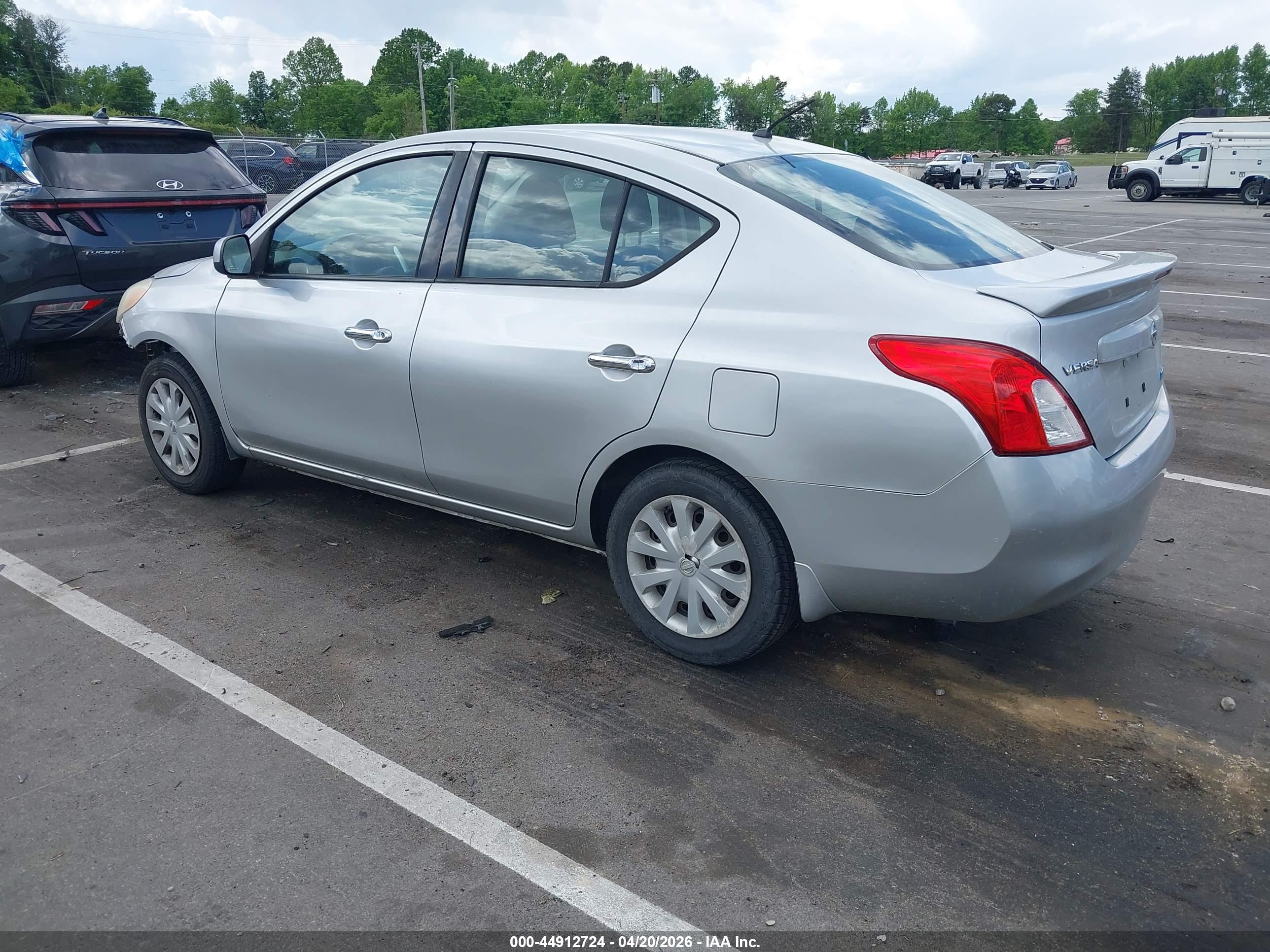 NISSAN VERSA image 3