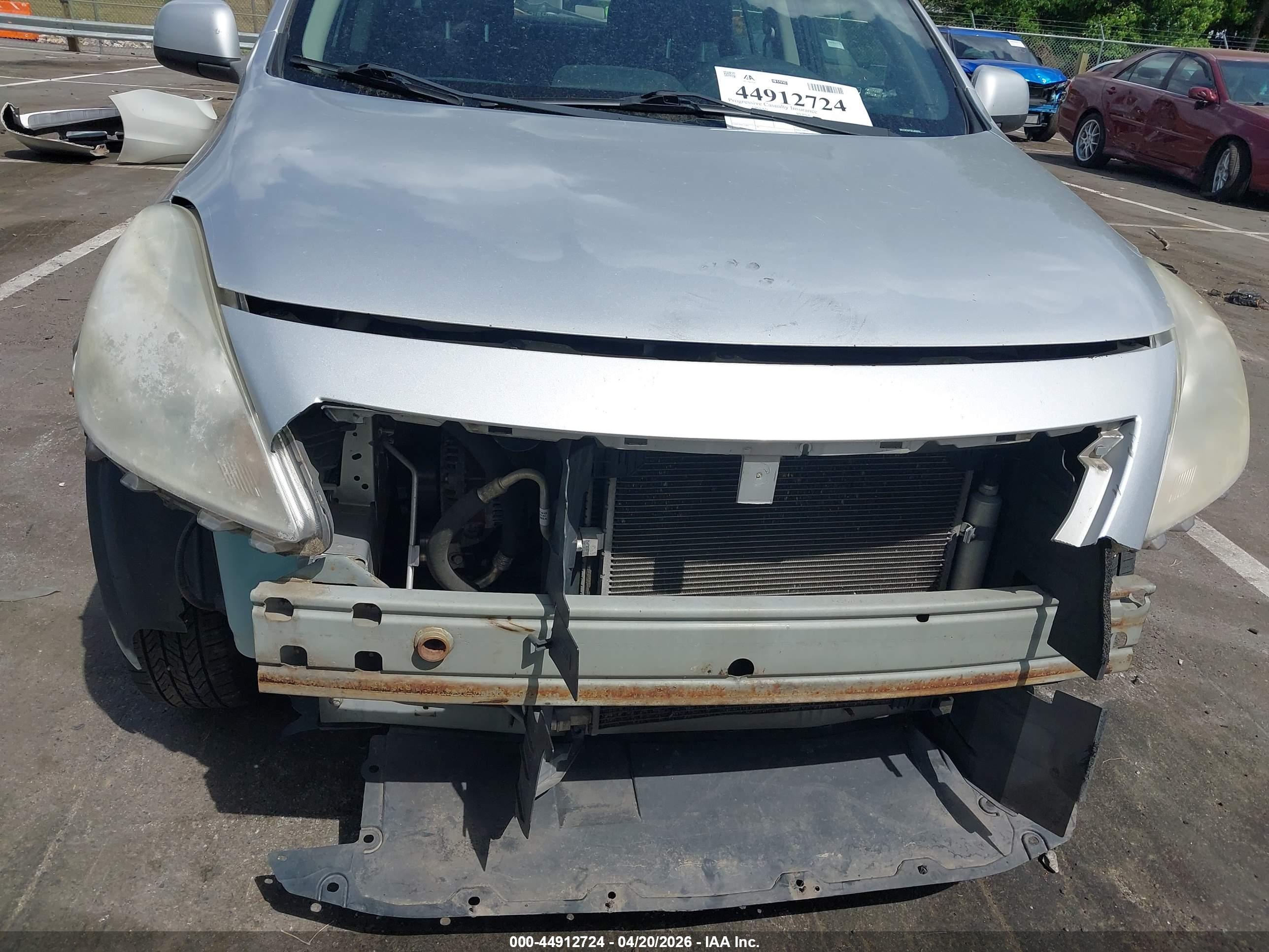 NISSAN VERSA image 6