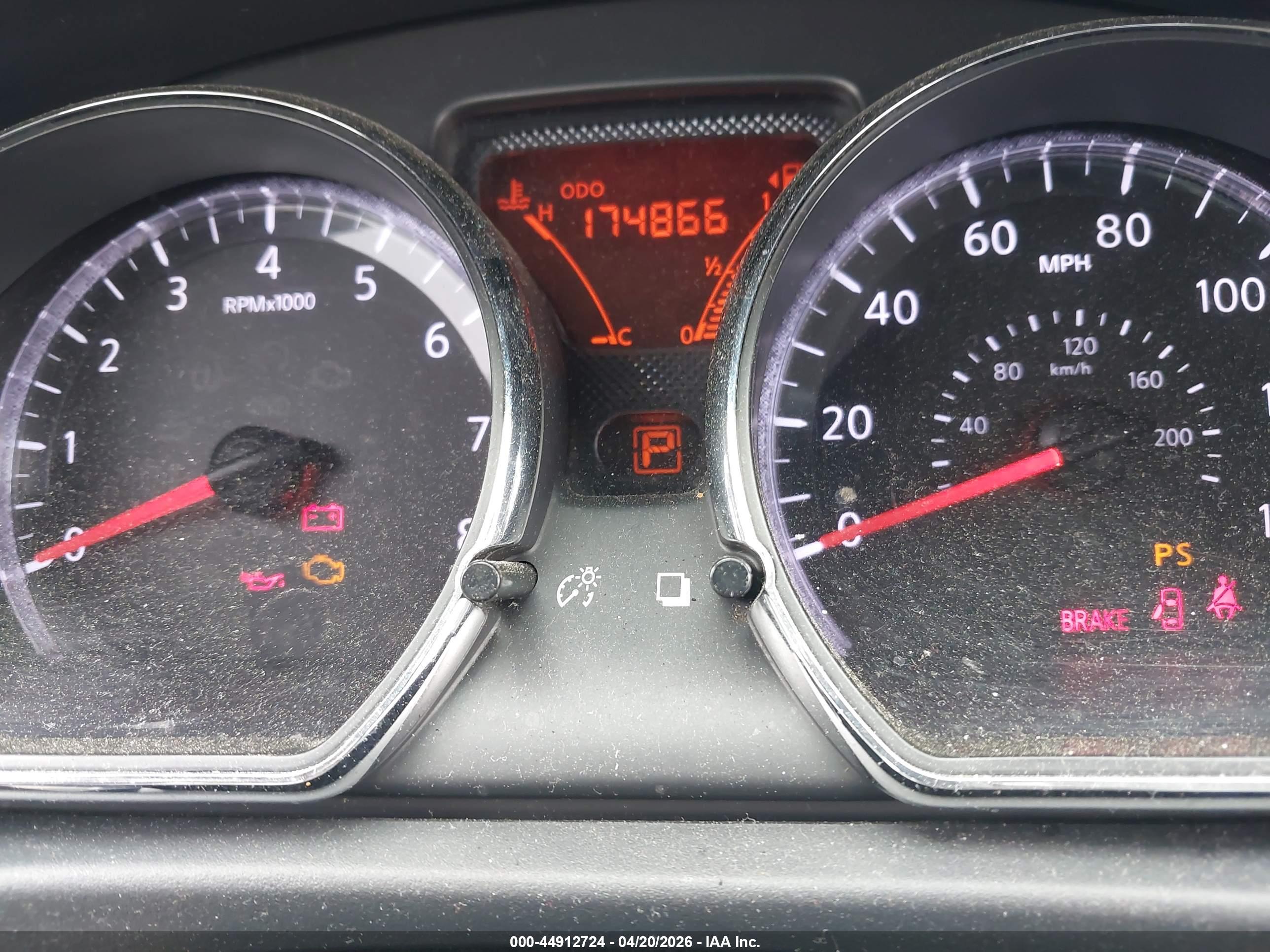 NISSAN VERSA image 7