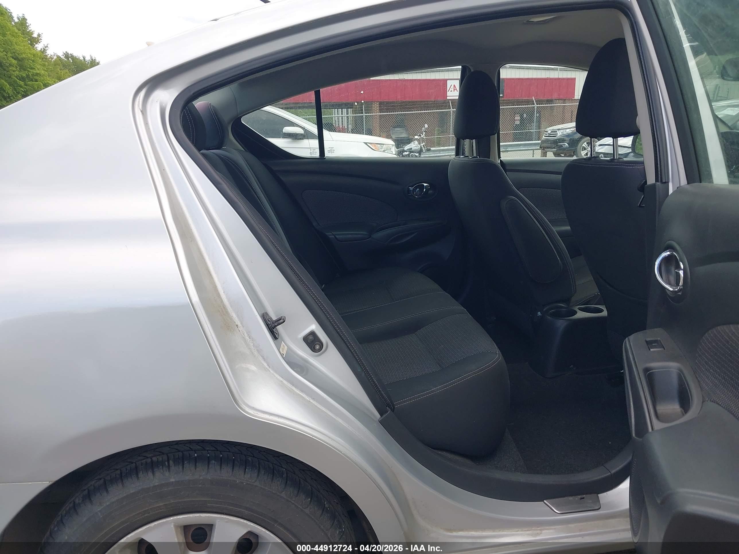 NISSAN VERSA image 8