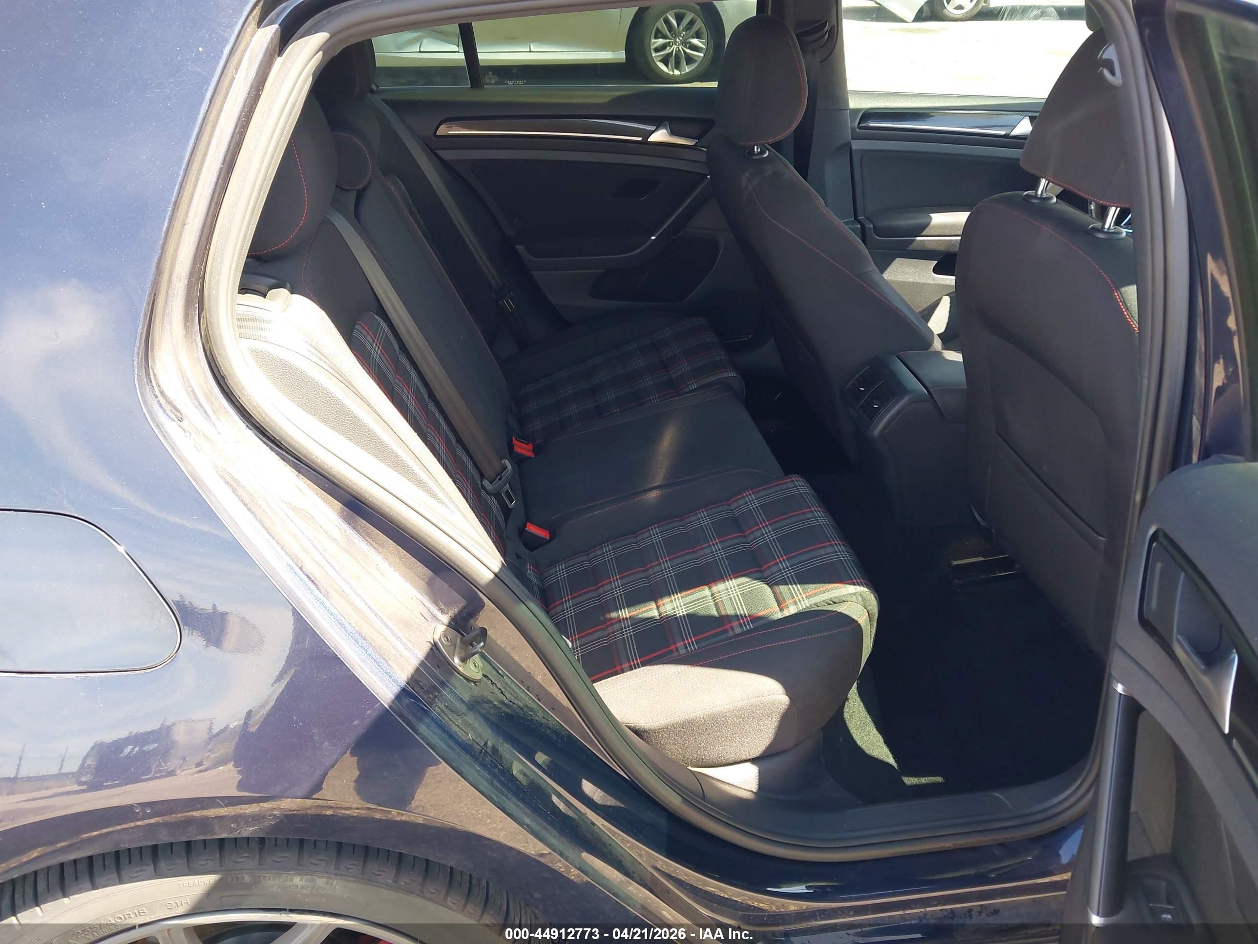 VOLKSWAGEN GOLF image 8