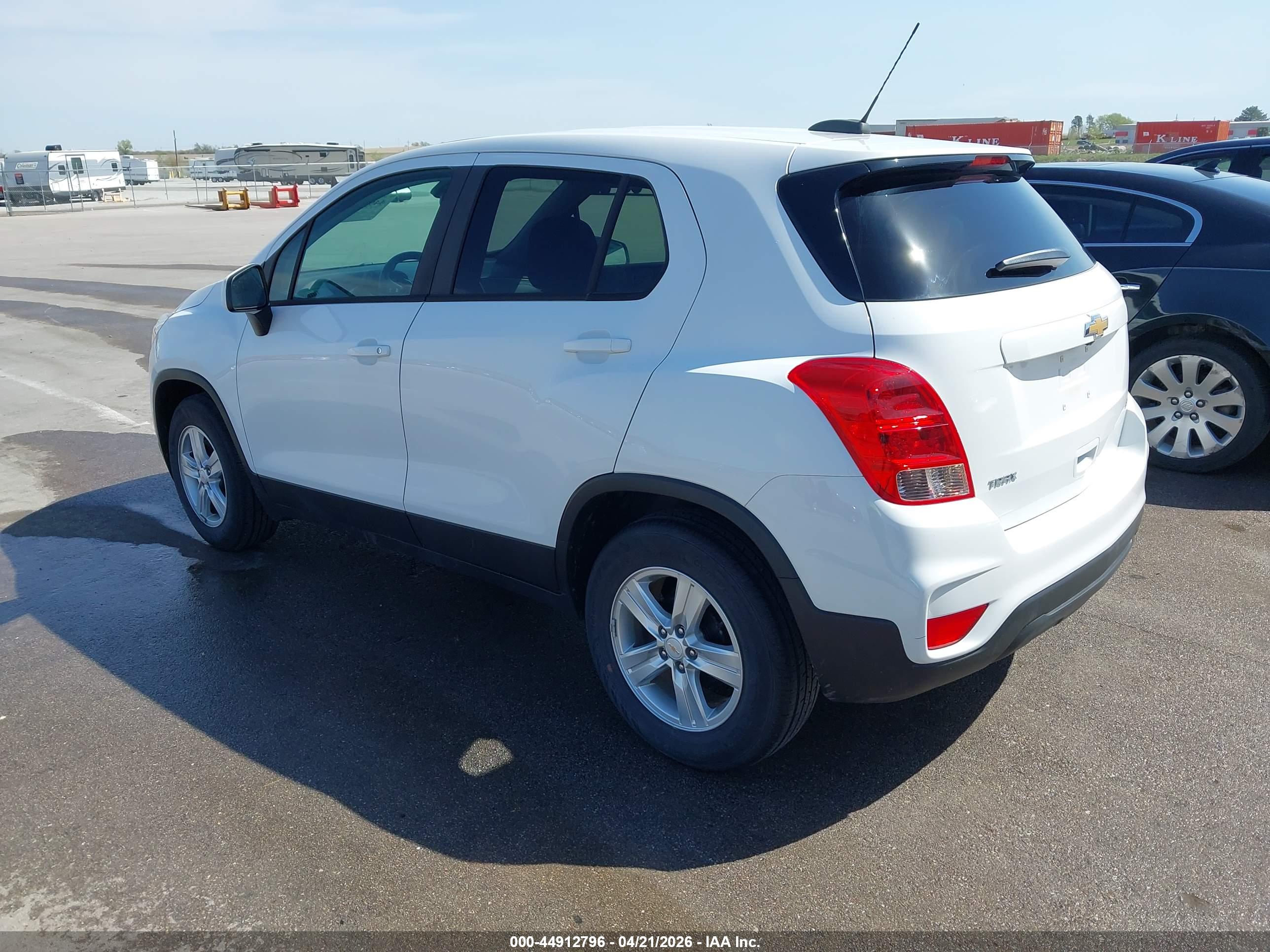 CHEVROLET TRAX image 3