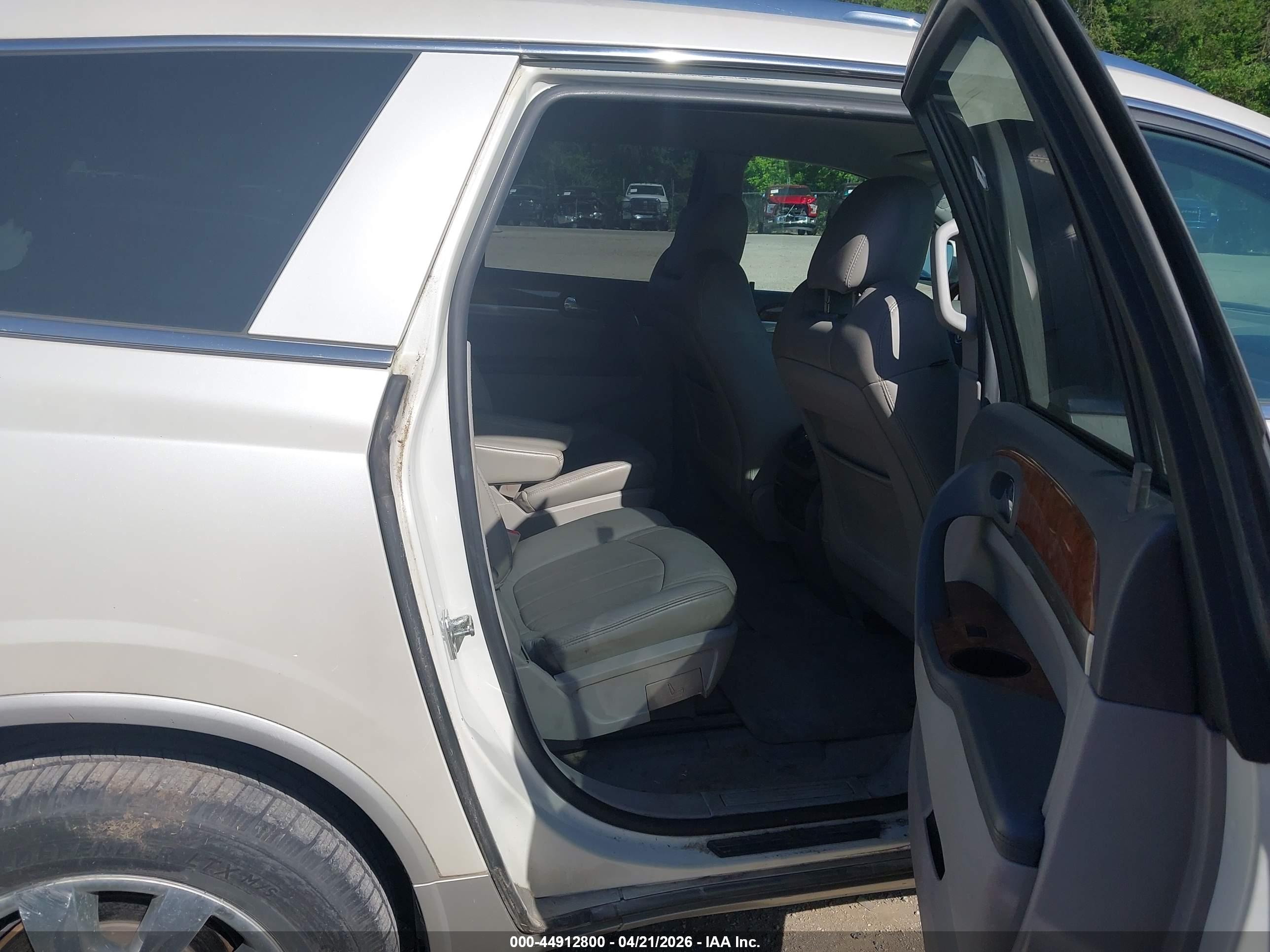 BUICK ENCLAVE image 8