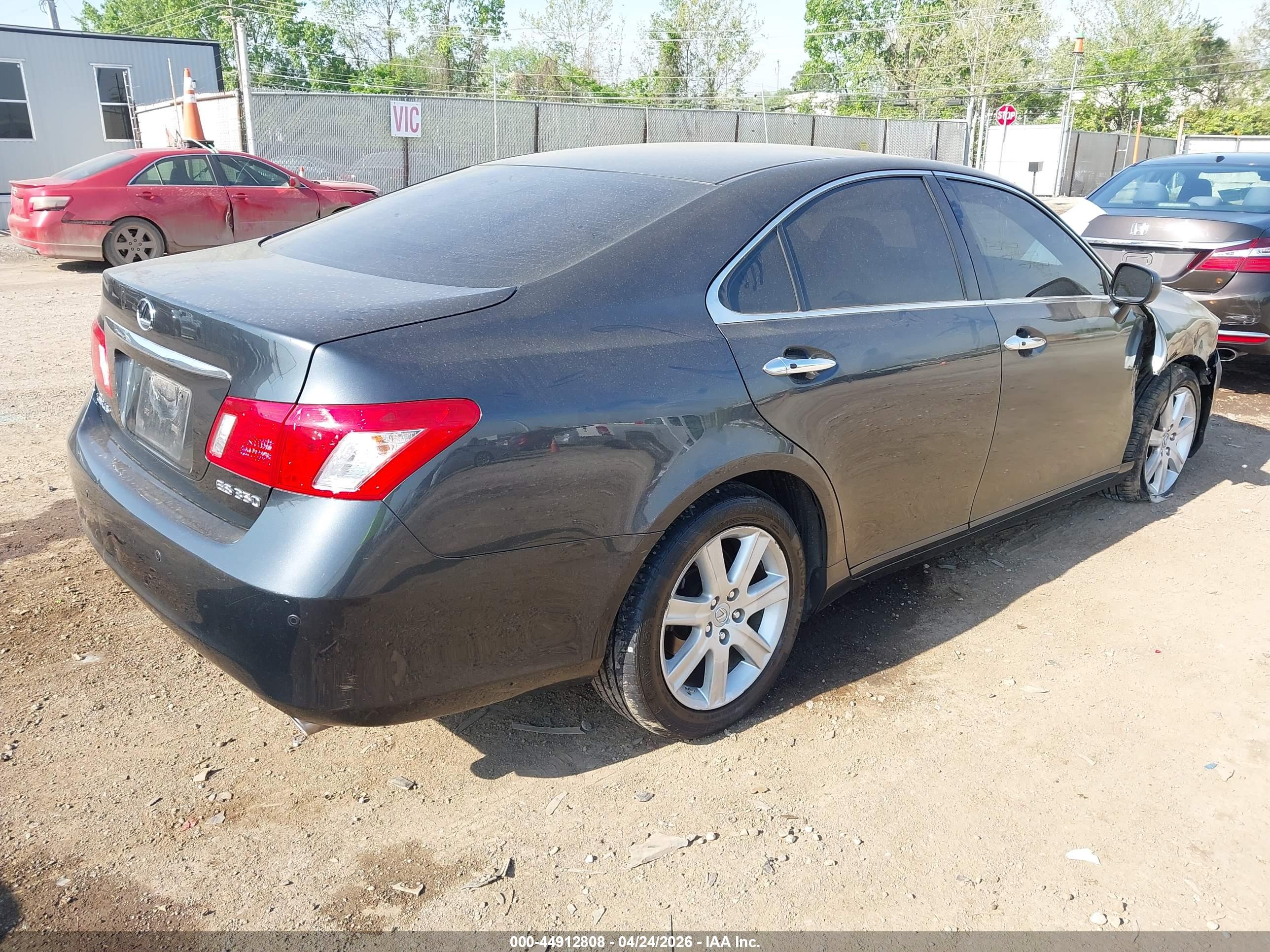LEXUS ES image 4