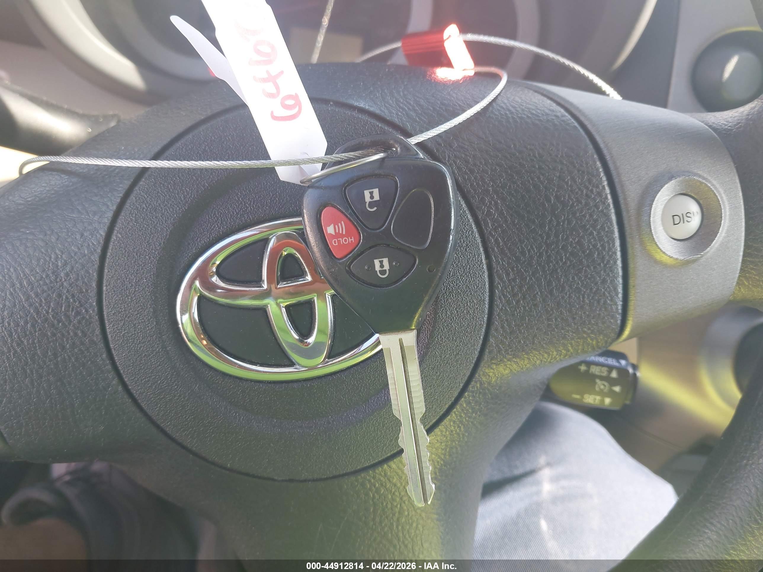 TOYOTA RAV4 image 11