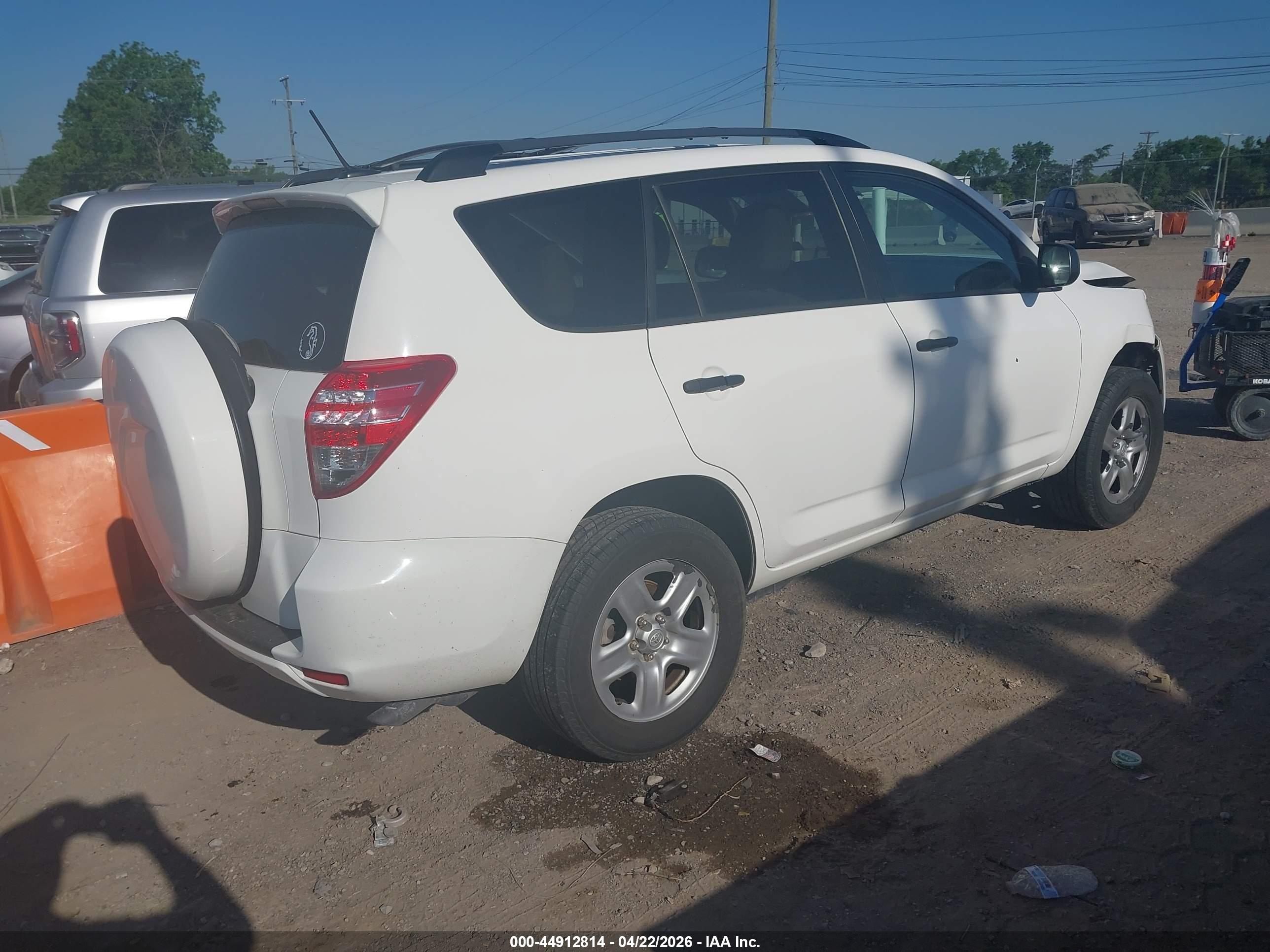 TOYOTA RAV4 image 4