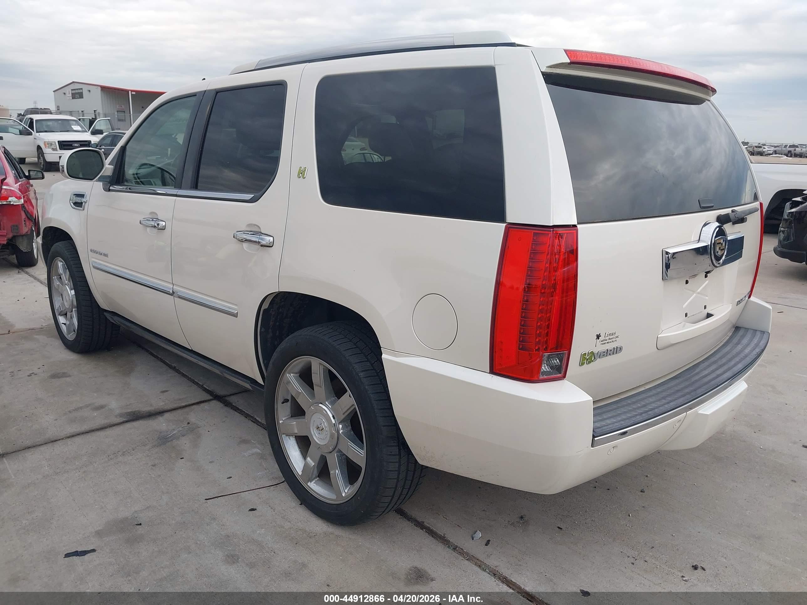 CADILLAC ESCALADE image 3