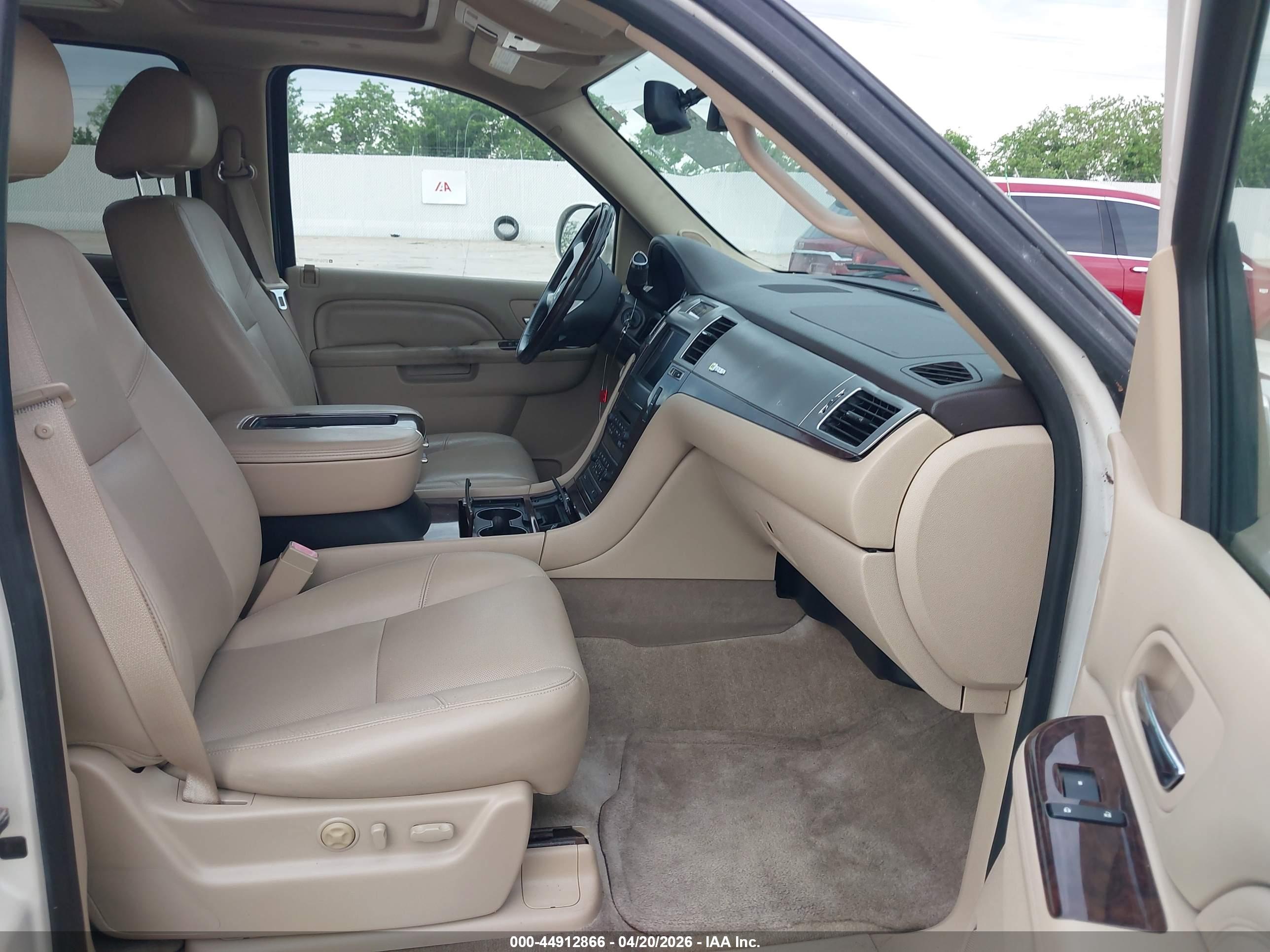 CADILLAC ESCALADE image 5