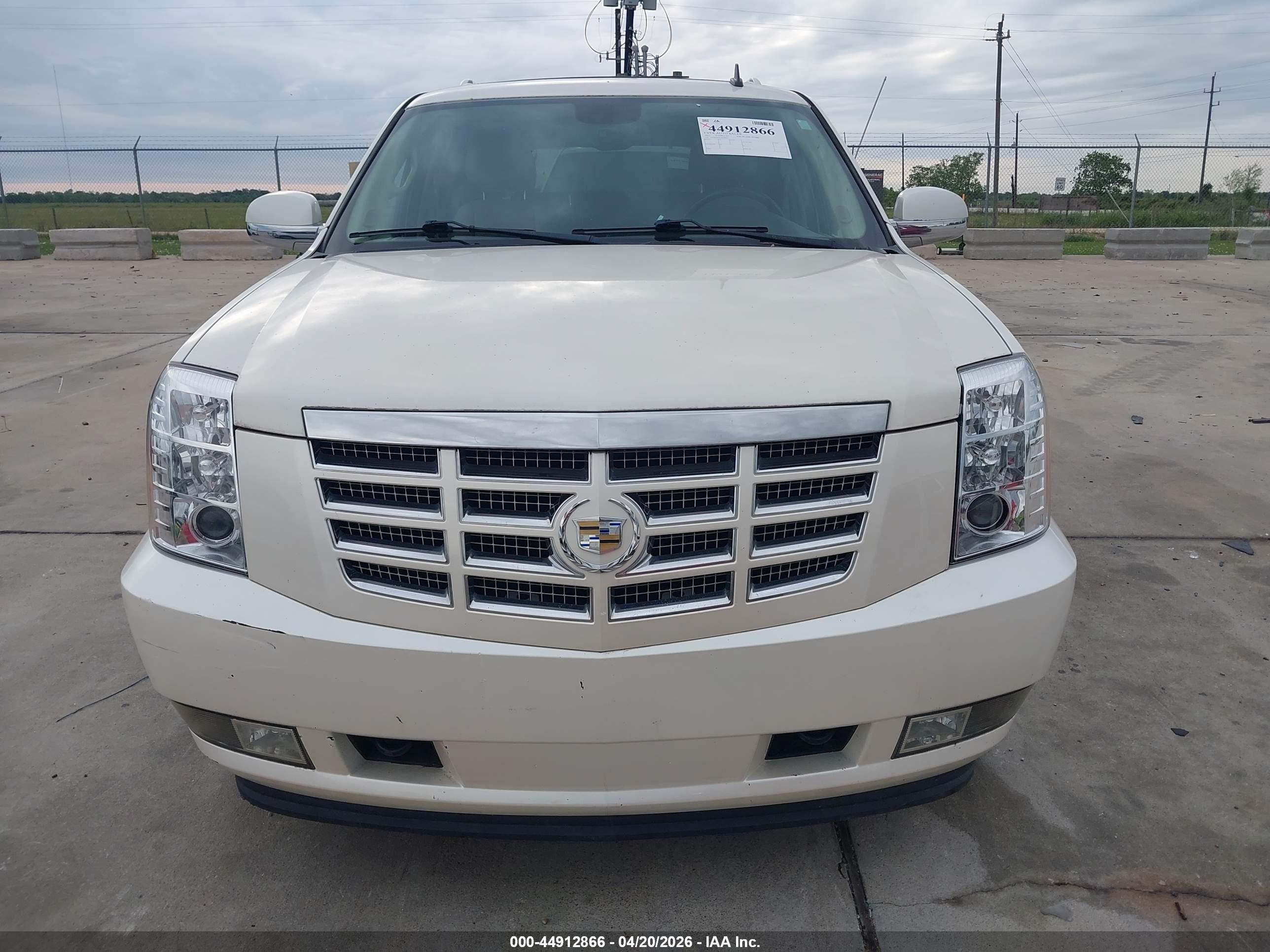 CADILLAC ESCALADE image 6