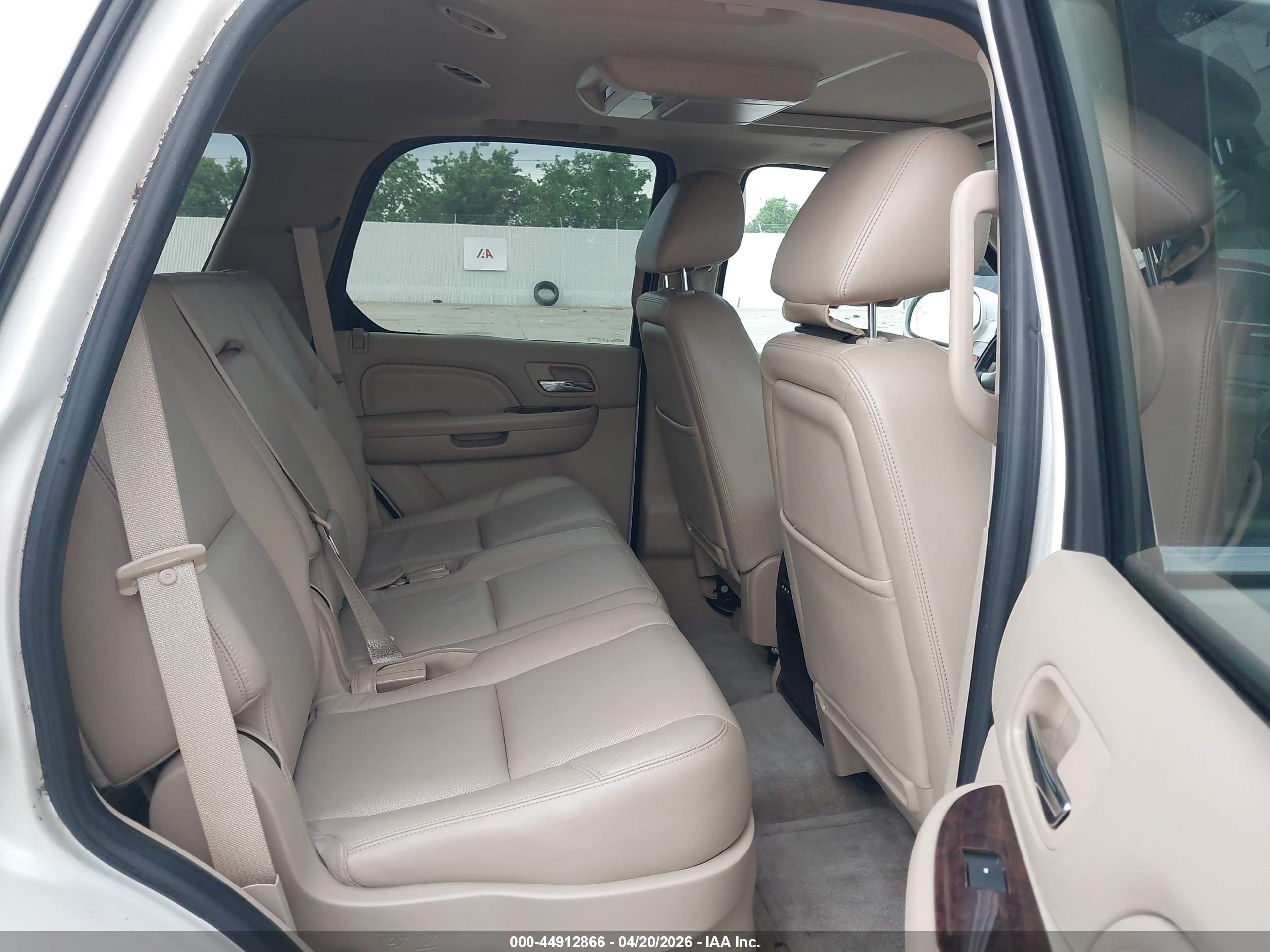 CADILLAC ESCALADE image 8