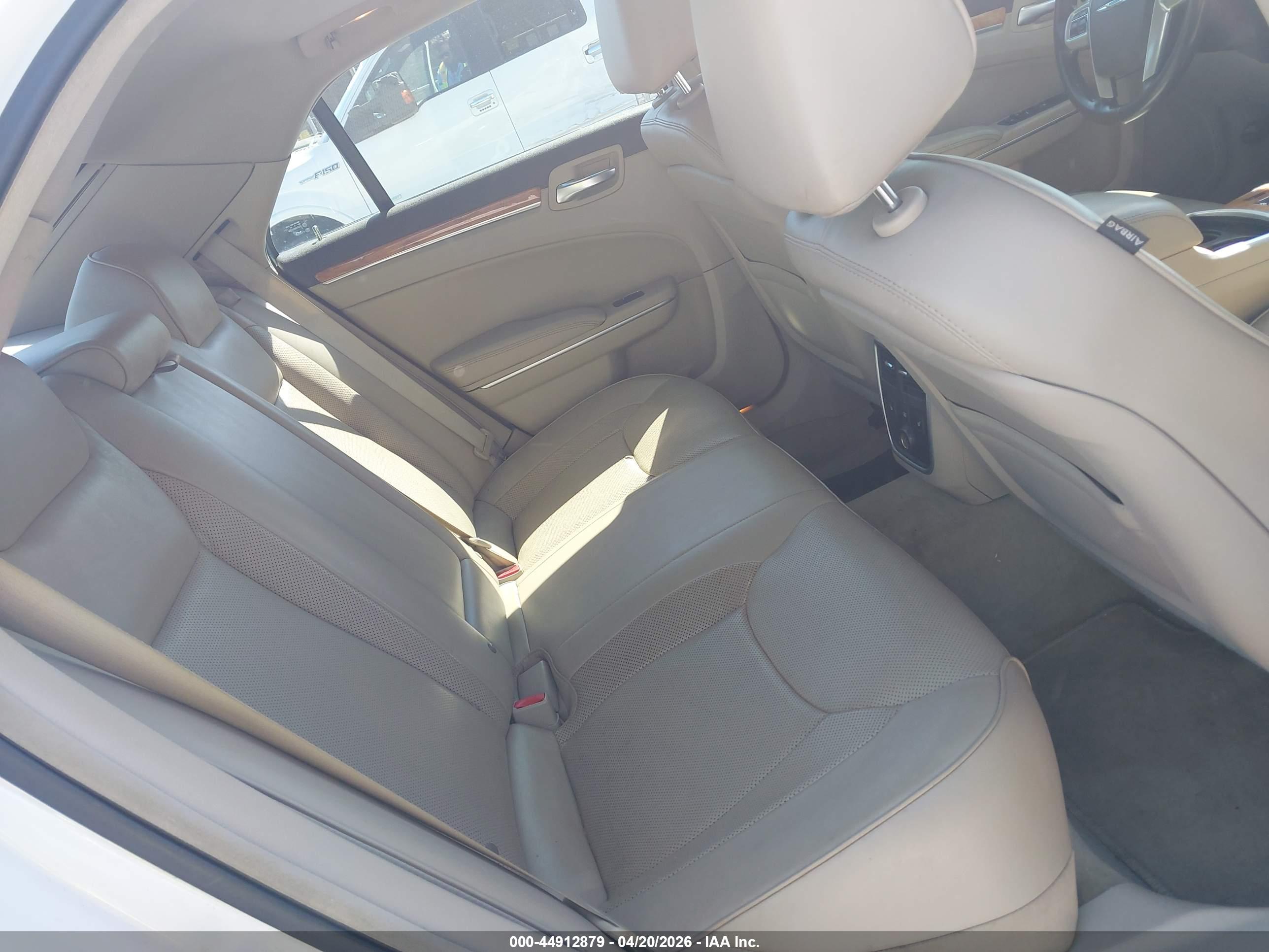 CHRYSLER 300C image 8