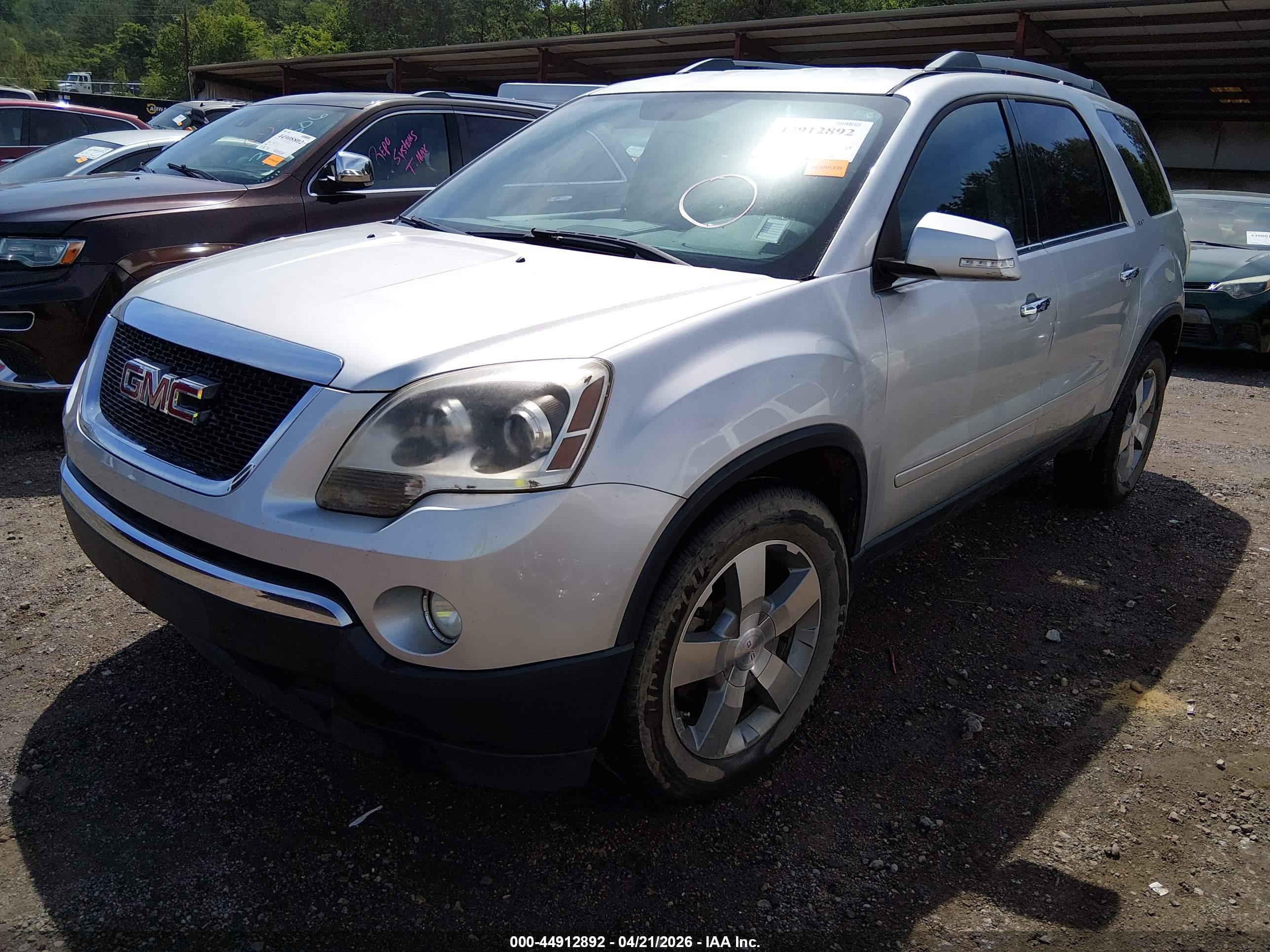 GMC ACADIA image 2