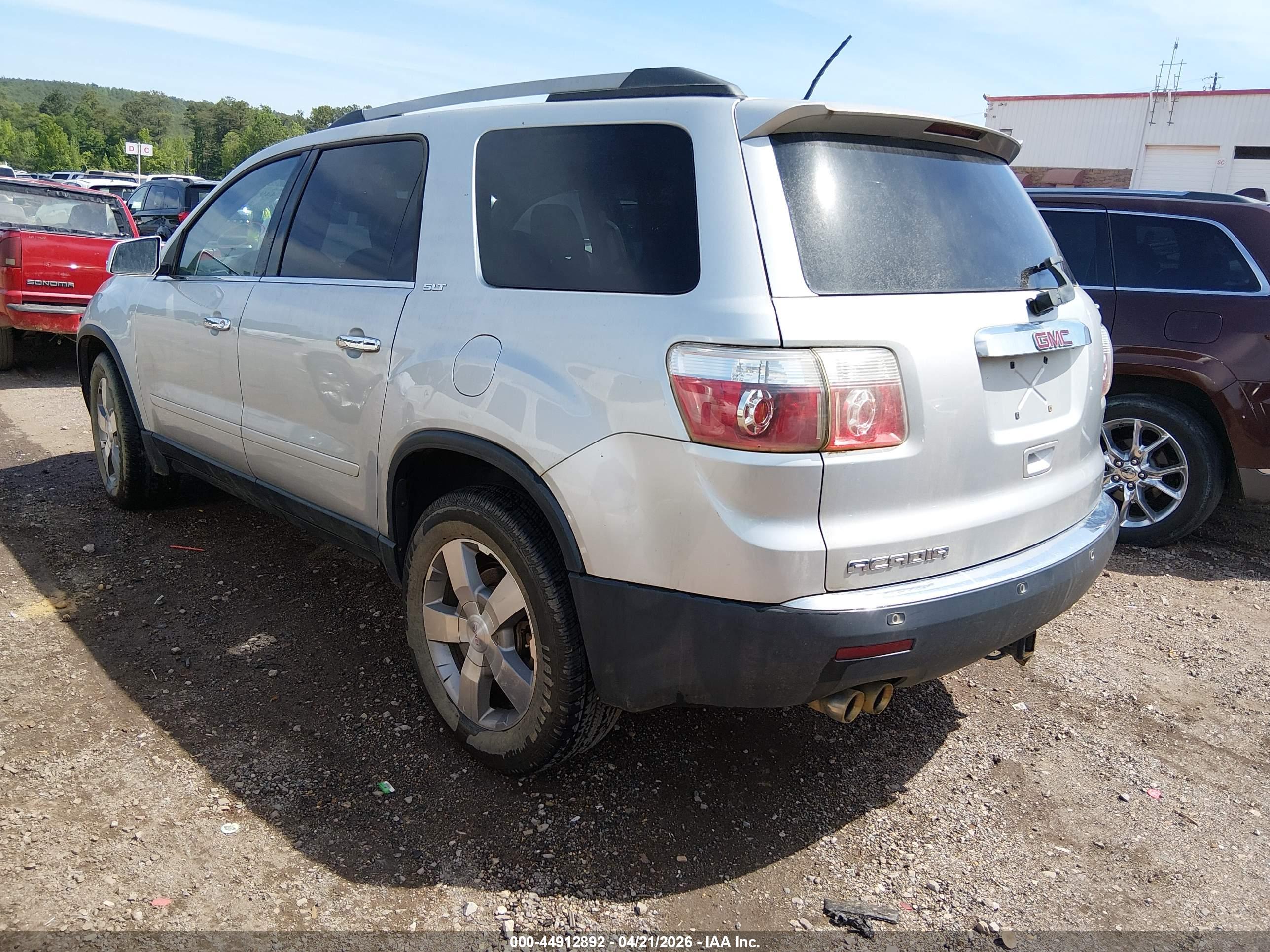 GMC ACADIA image 3