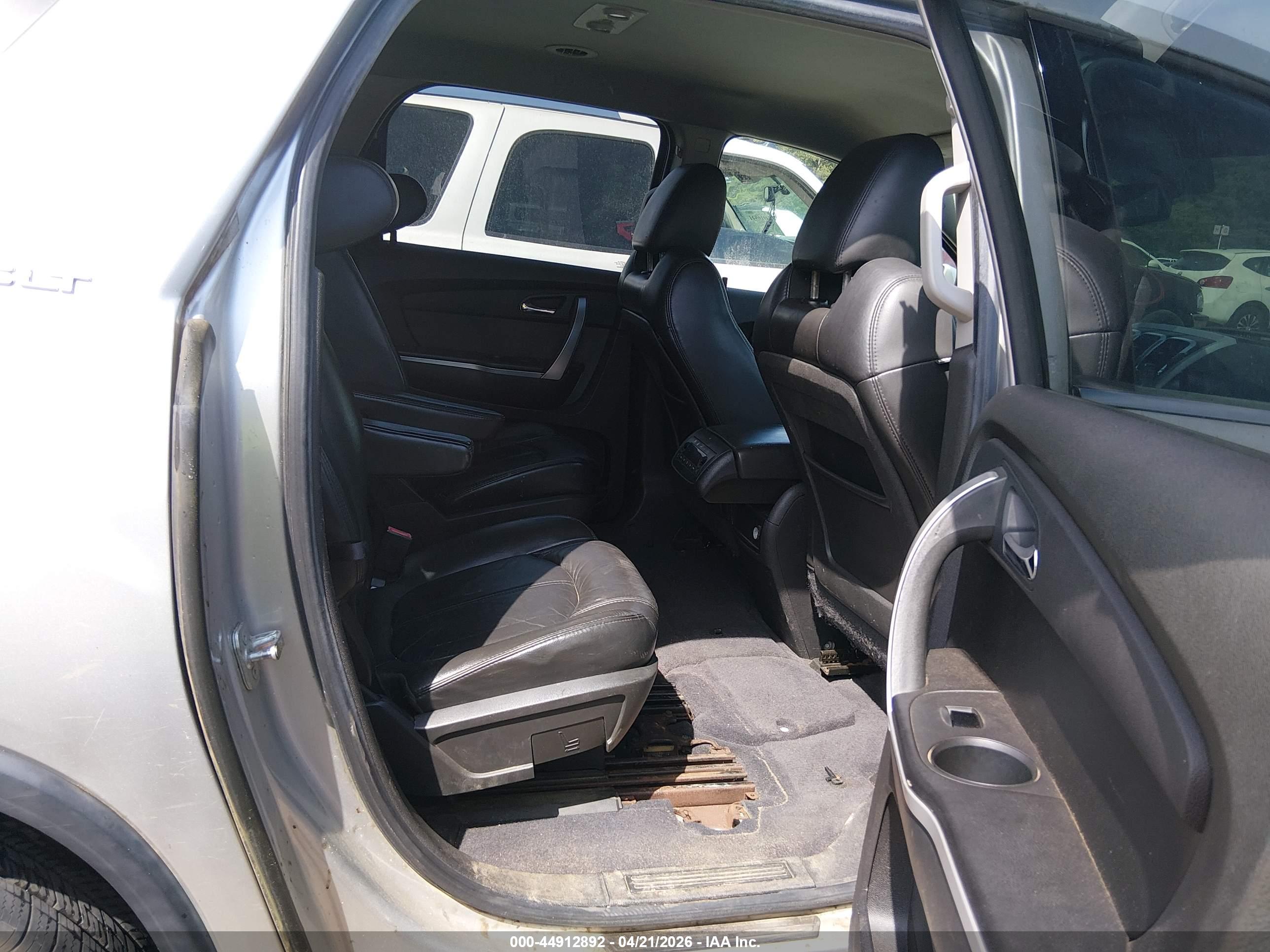 GMC ACADIA image 8
