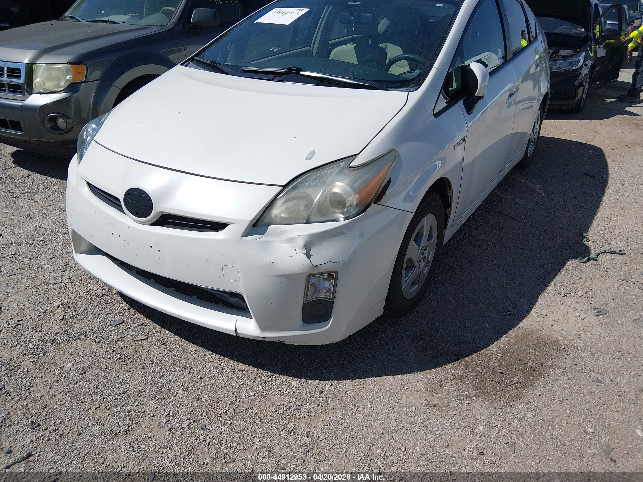 TOYOTA PRIUS image 6