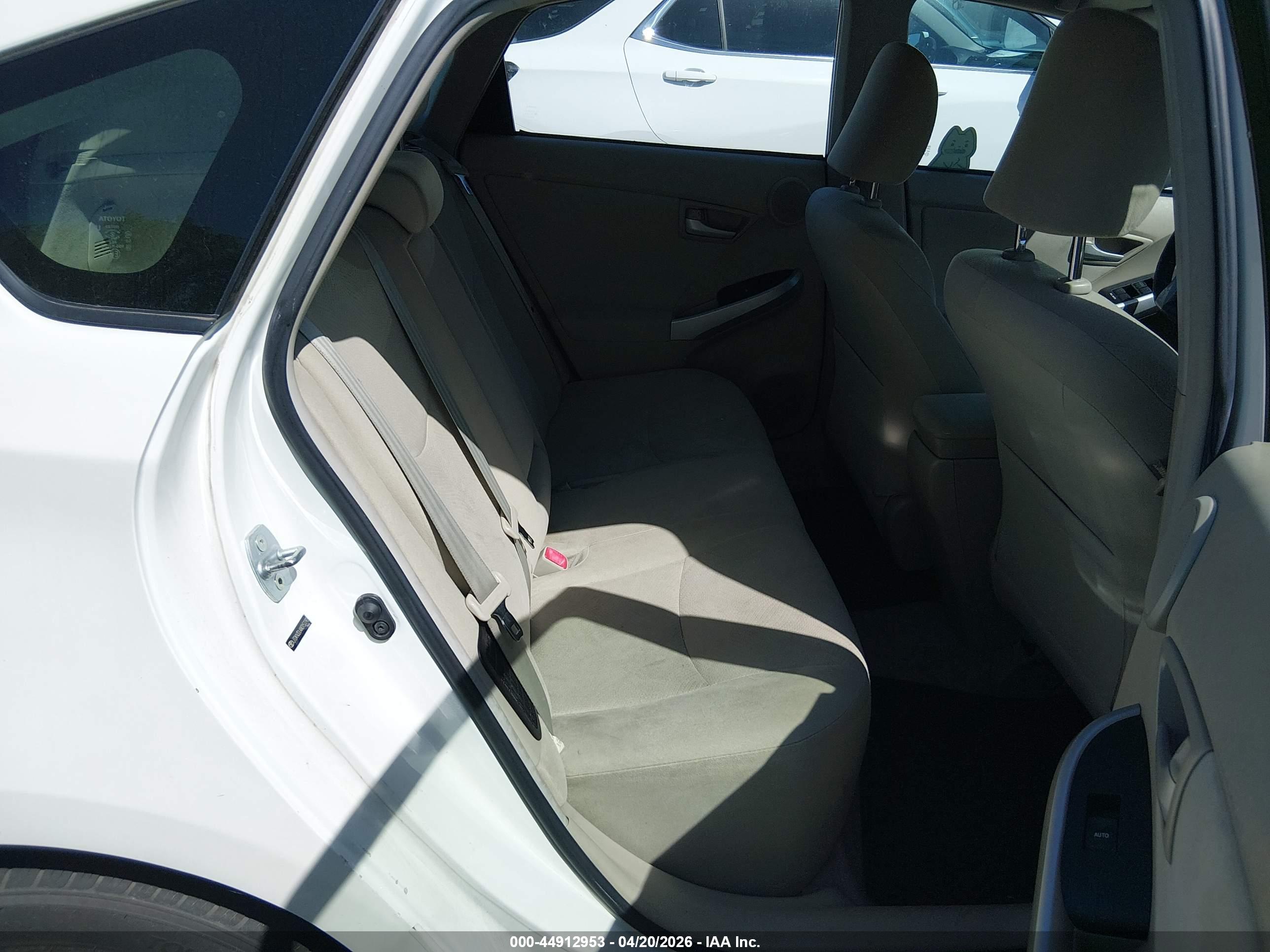 TOYOTA PRIUS image 8