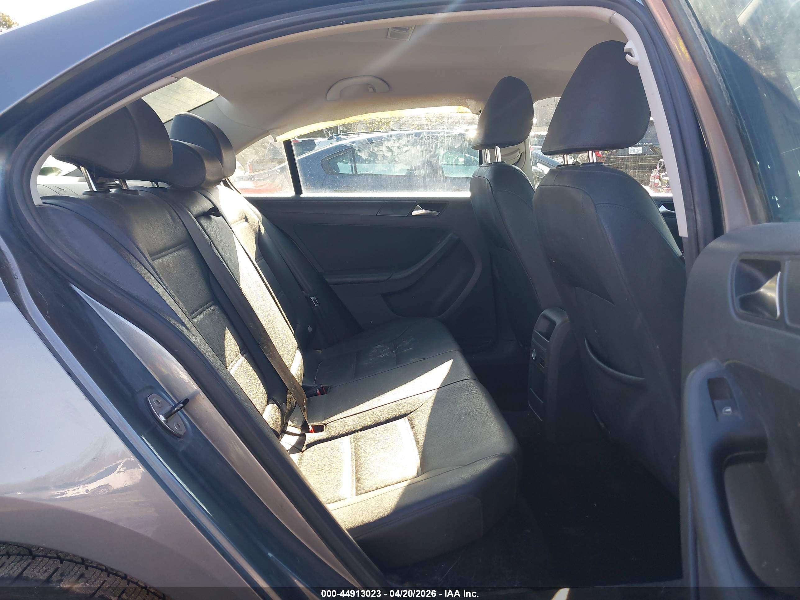 VOLKSWAGEN JETTA image 8