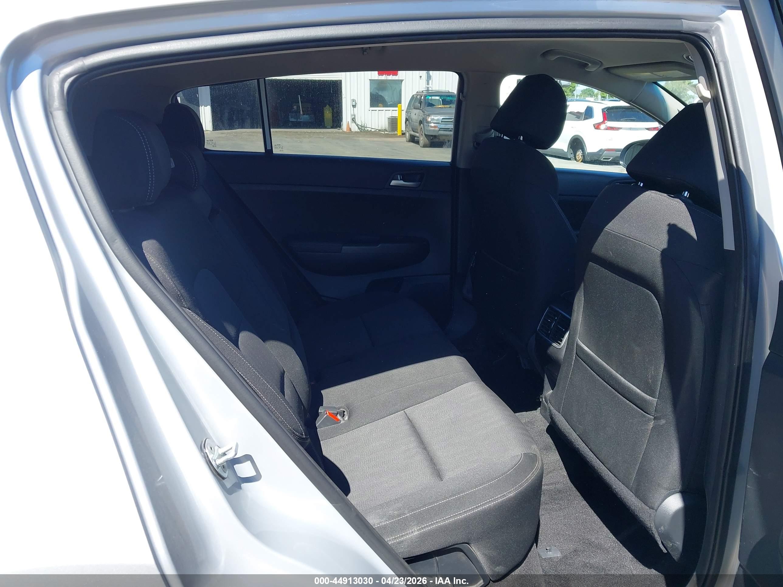 KIA SPORTAGE image 8