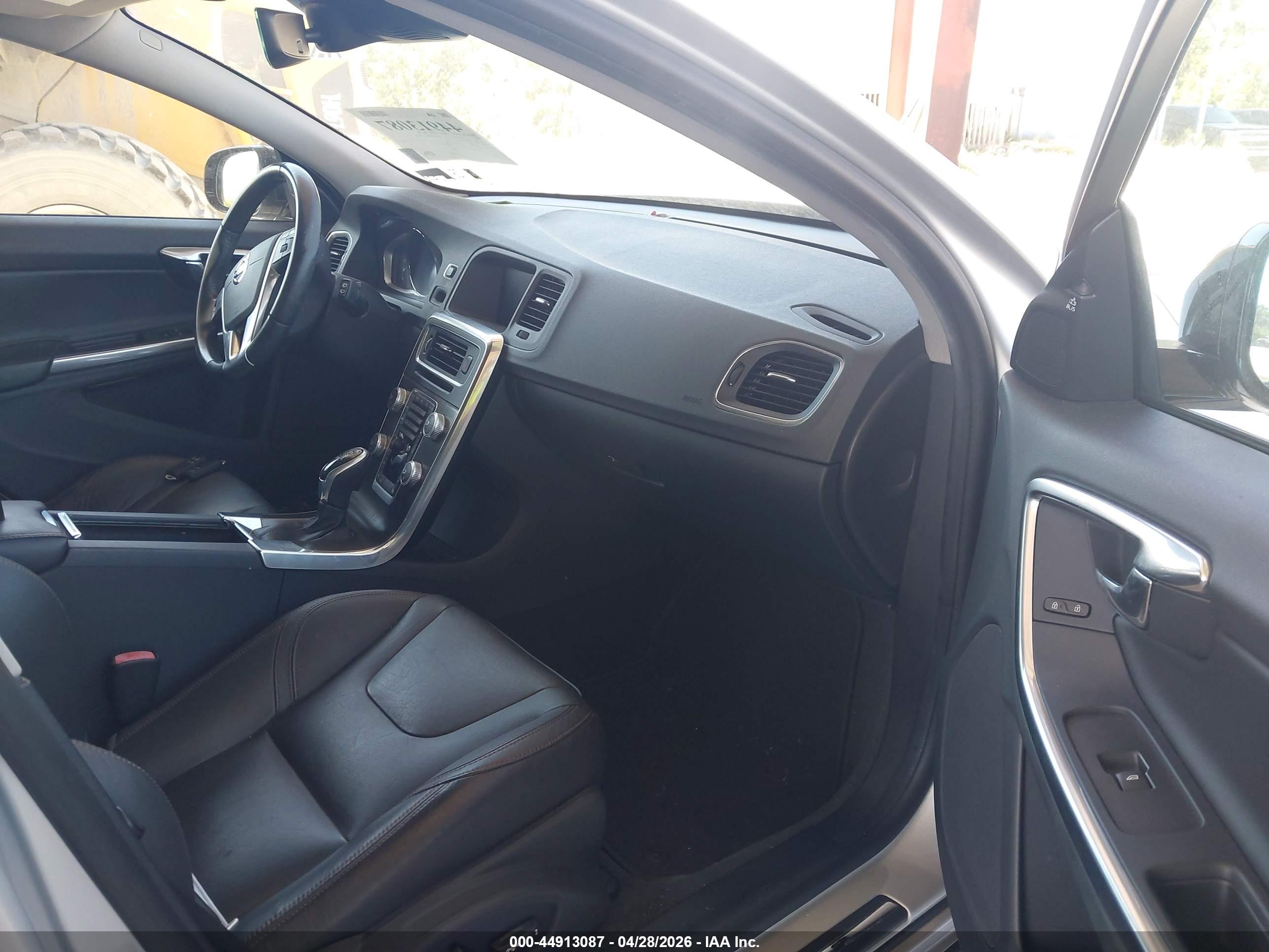 VOLVO V60 image 5