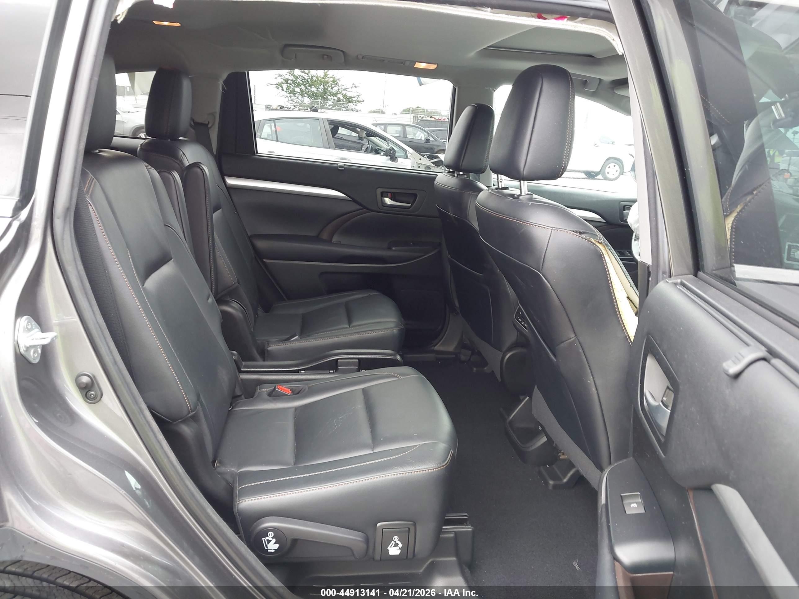 TOYOTA HIGHLANDER image 8