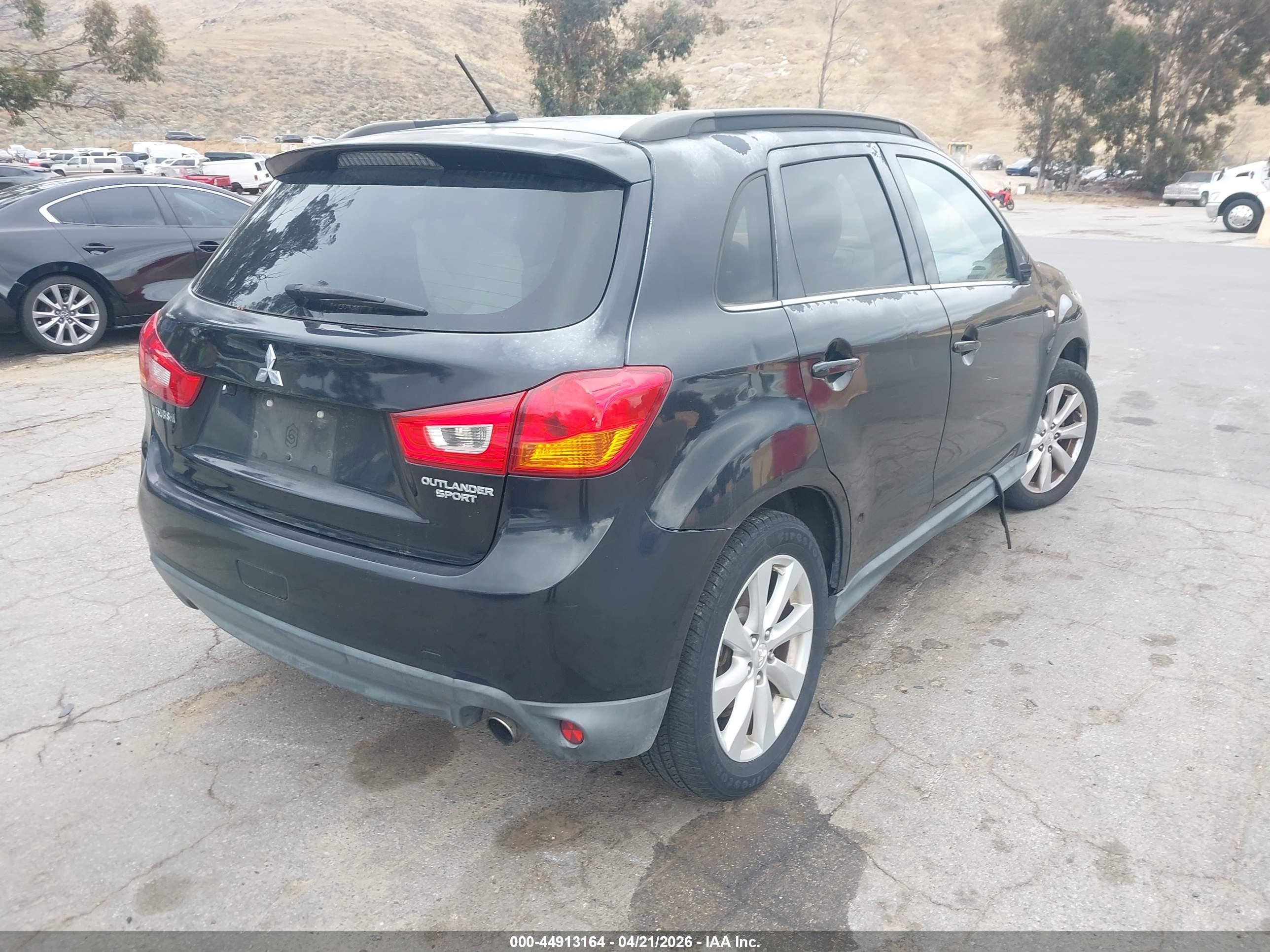 MITSUBISHI OUTLANDER image 4