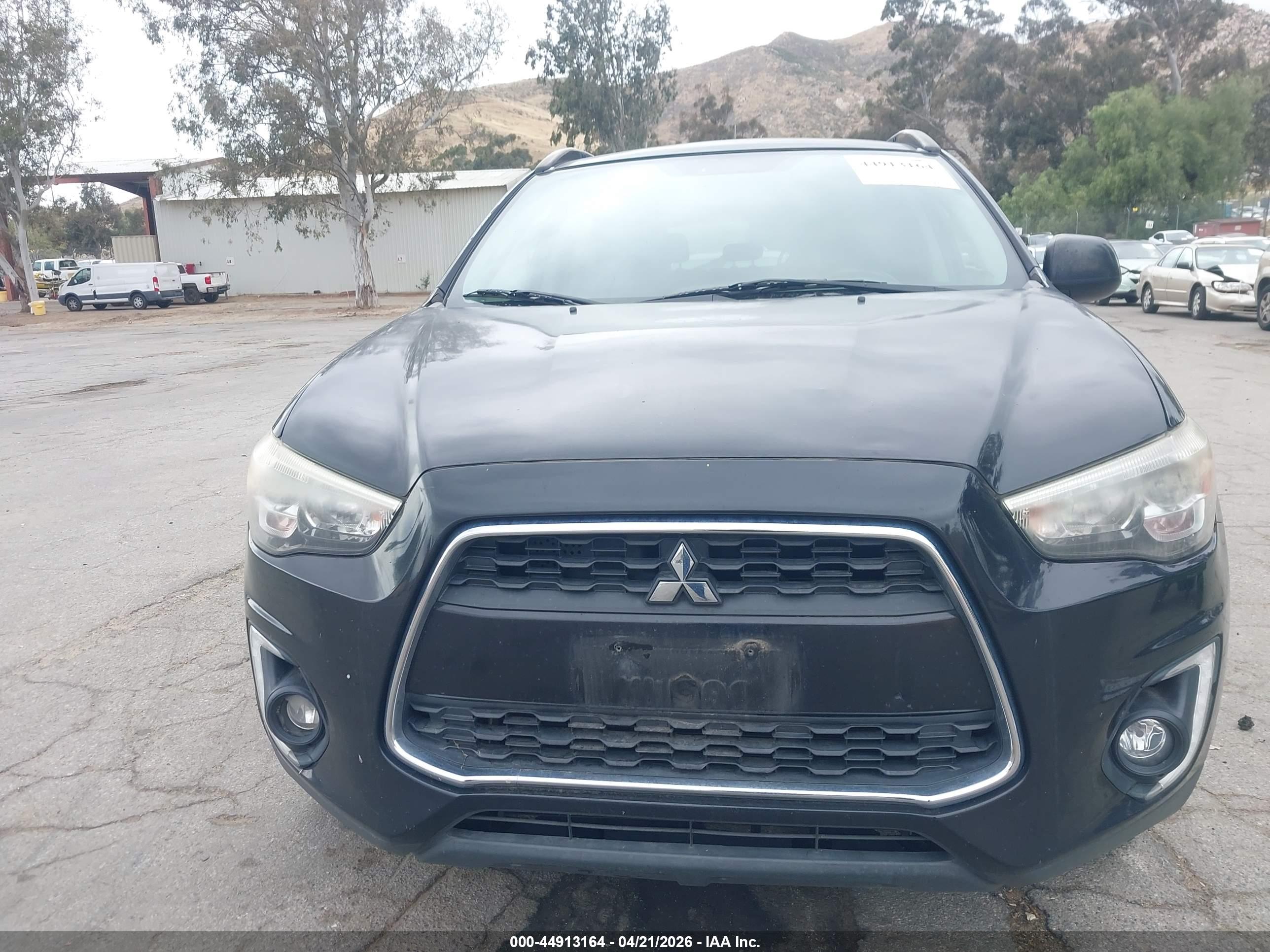 MITSUBISHI OUTLANDER image 6