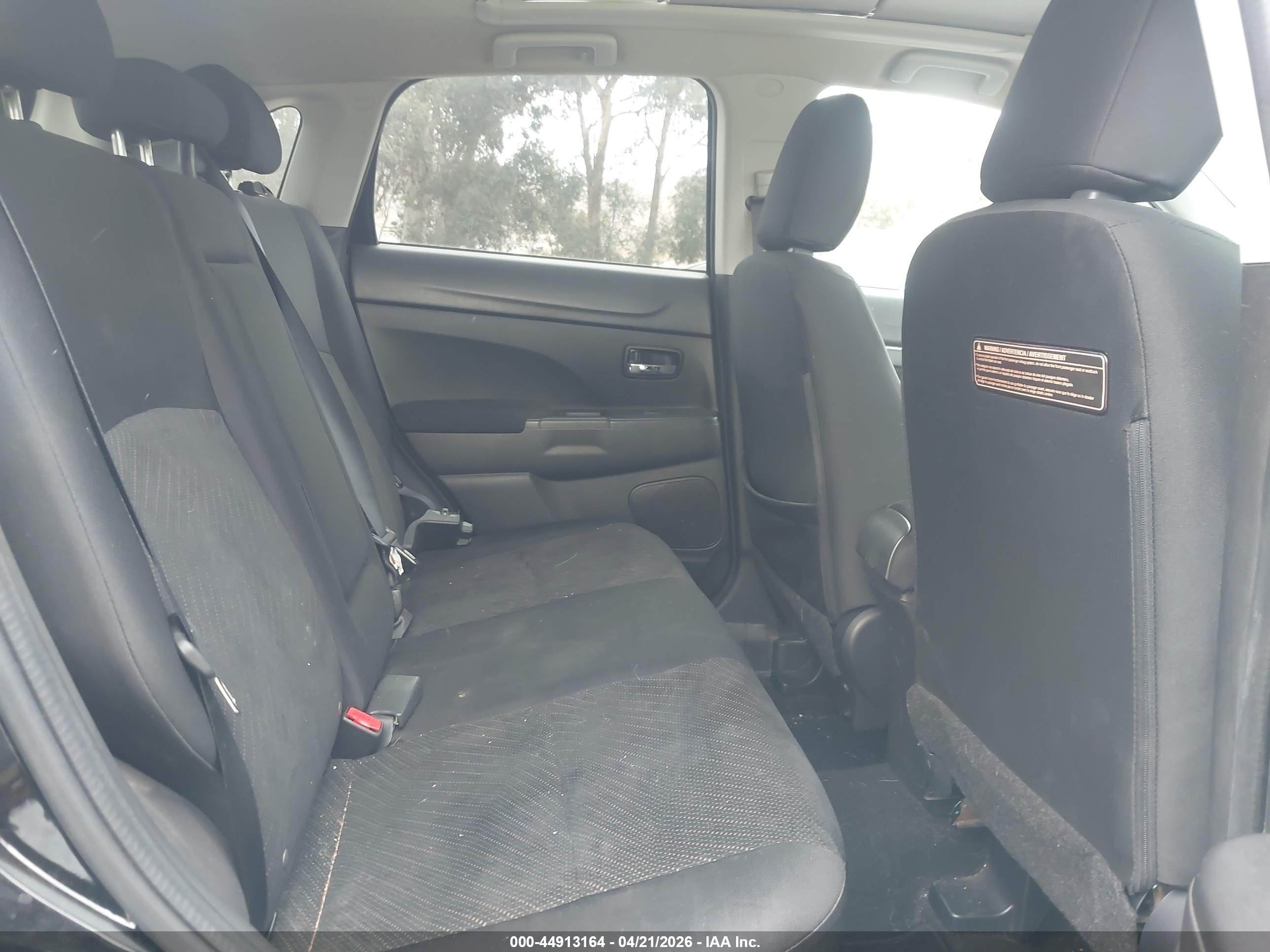MITSUBISHI OUTLANDER image 8