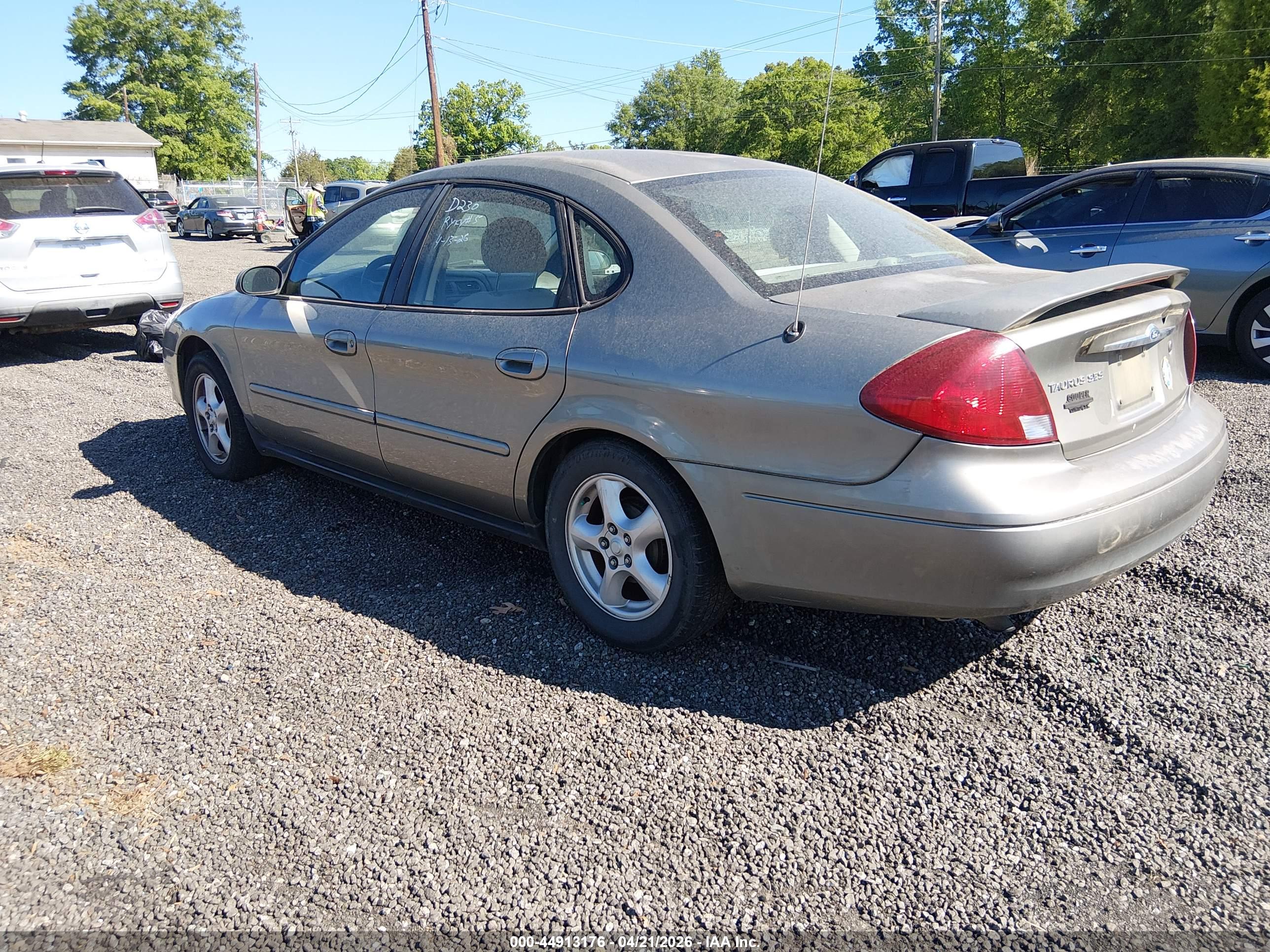 FORD TAURUS image 3