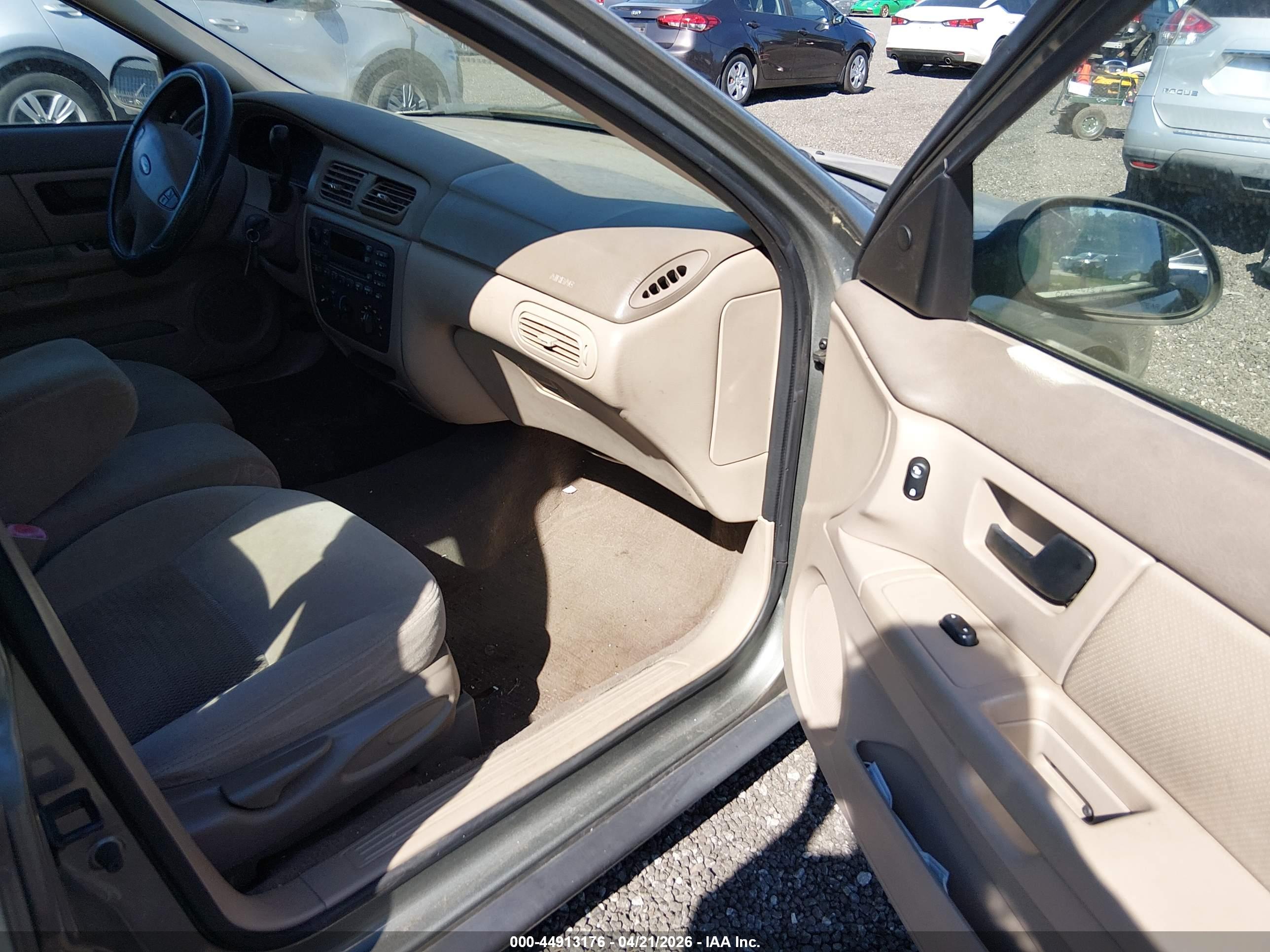 FORD TAURUS image 5