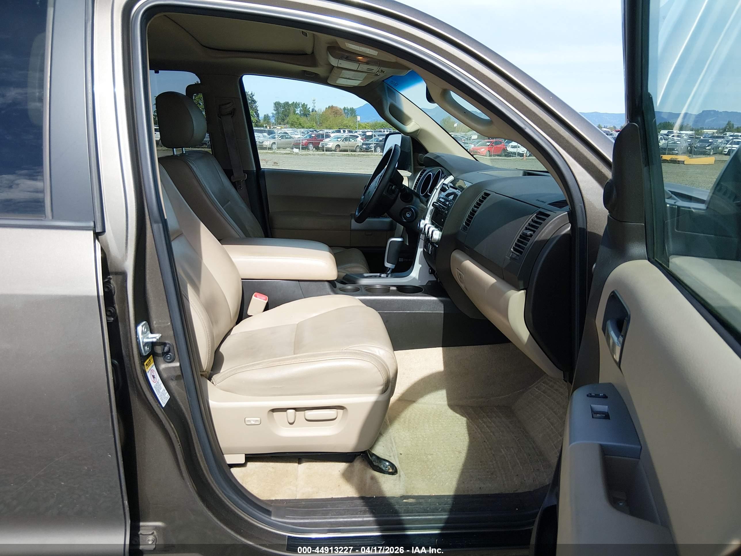 TOYOTA SEQUOIA image 5