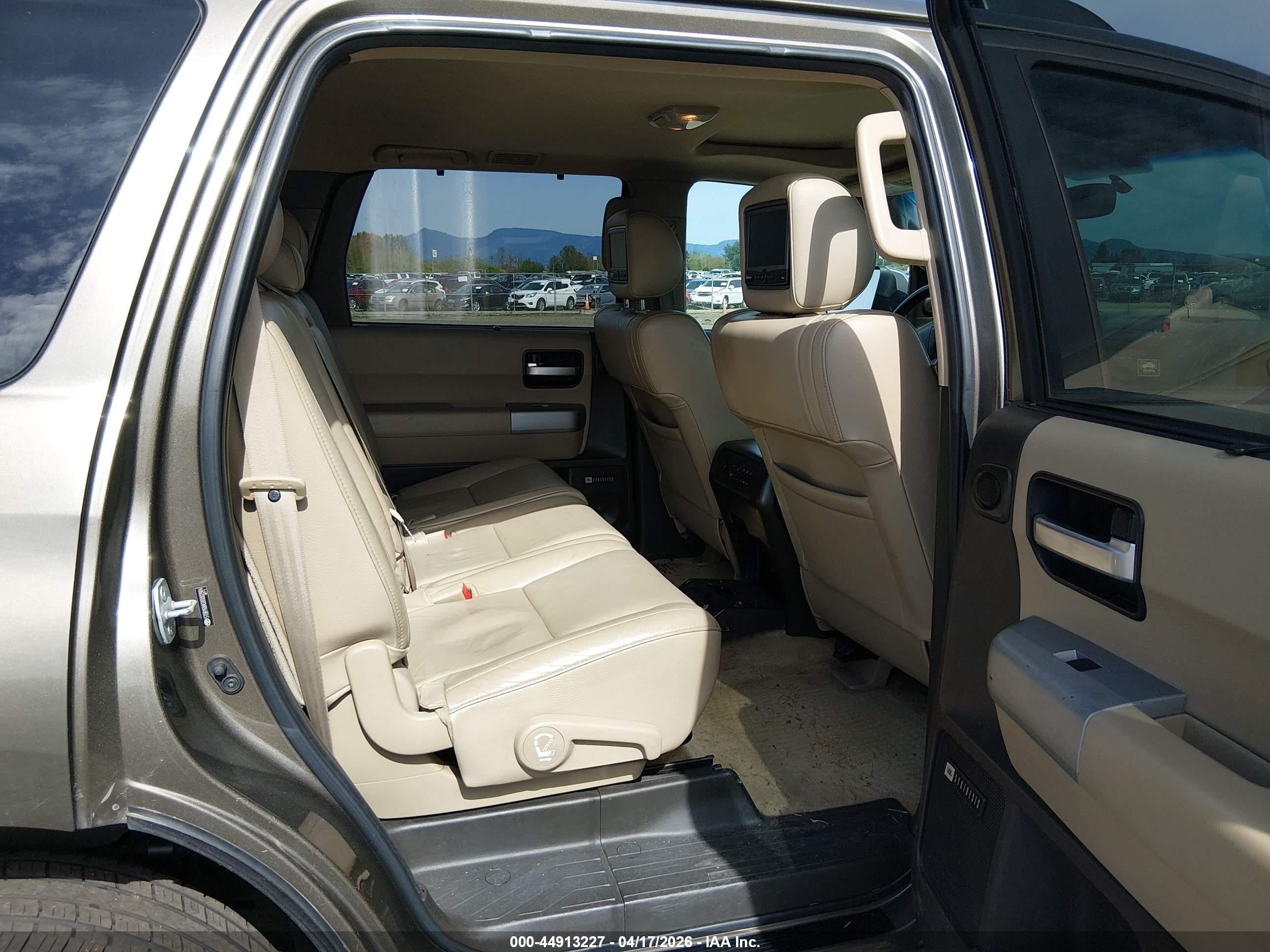 TOYOTA SEQUOIA image 8