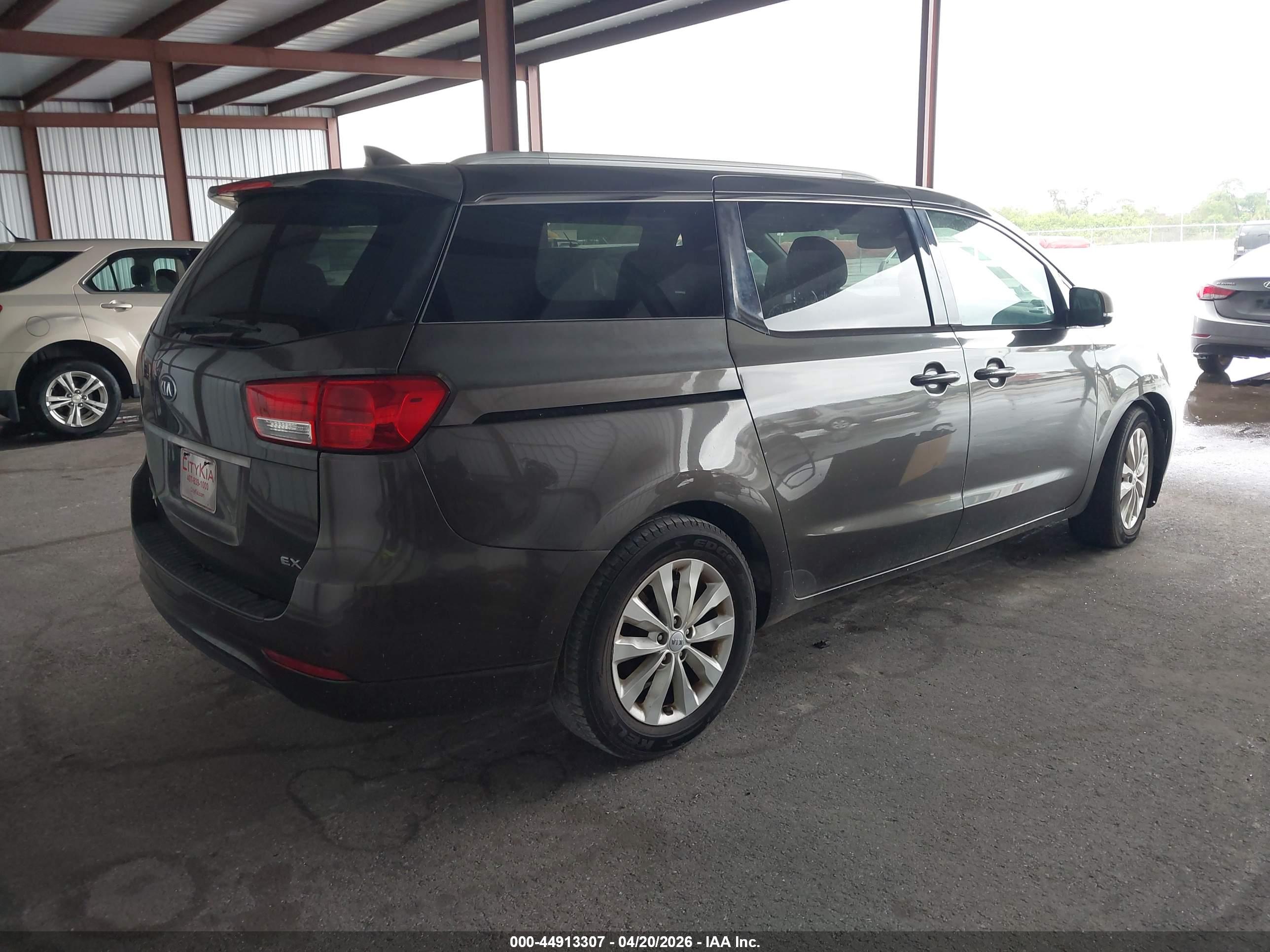 KIA SEDONA image 4