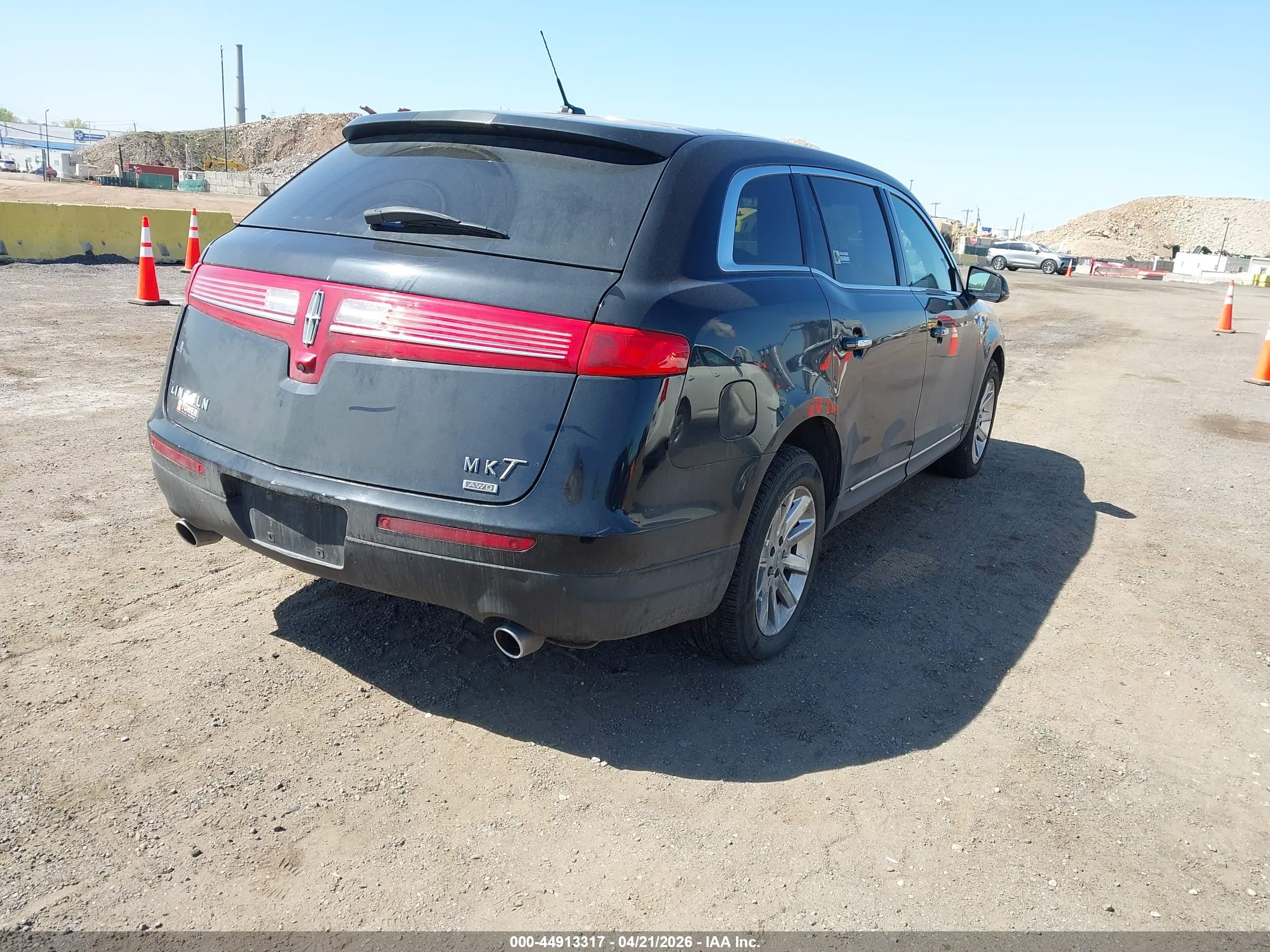 LINCOLN MKT image 4