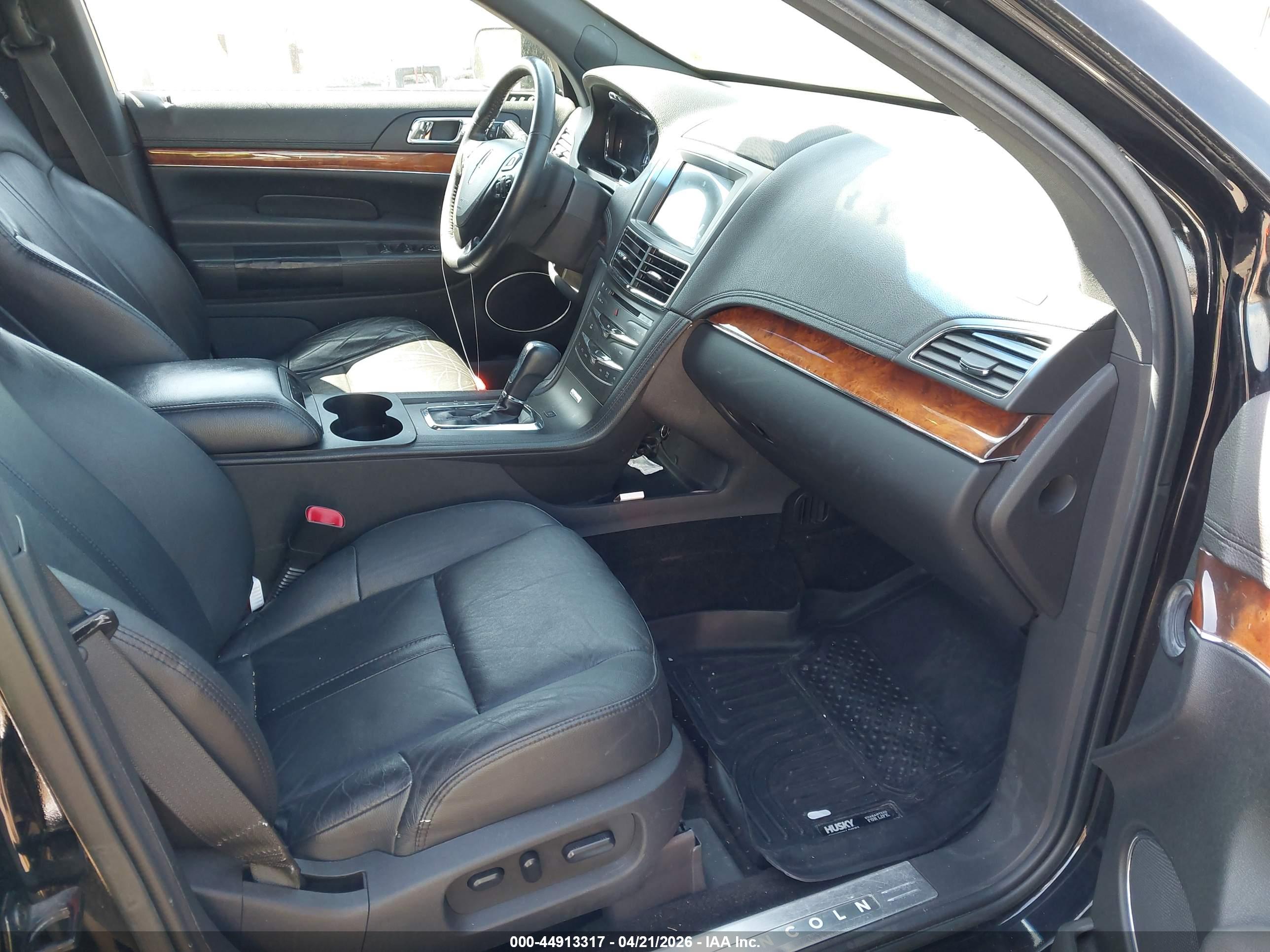 LINCOLN MKT image 5