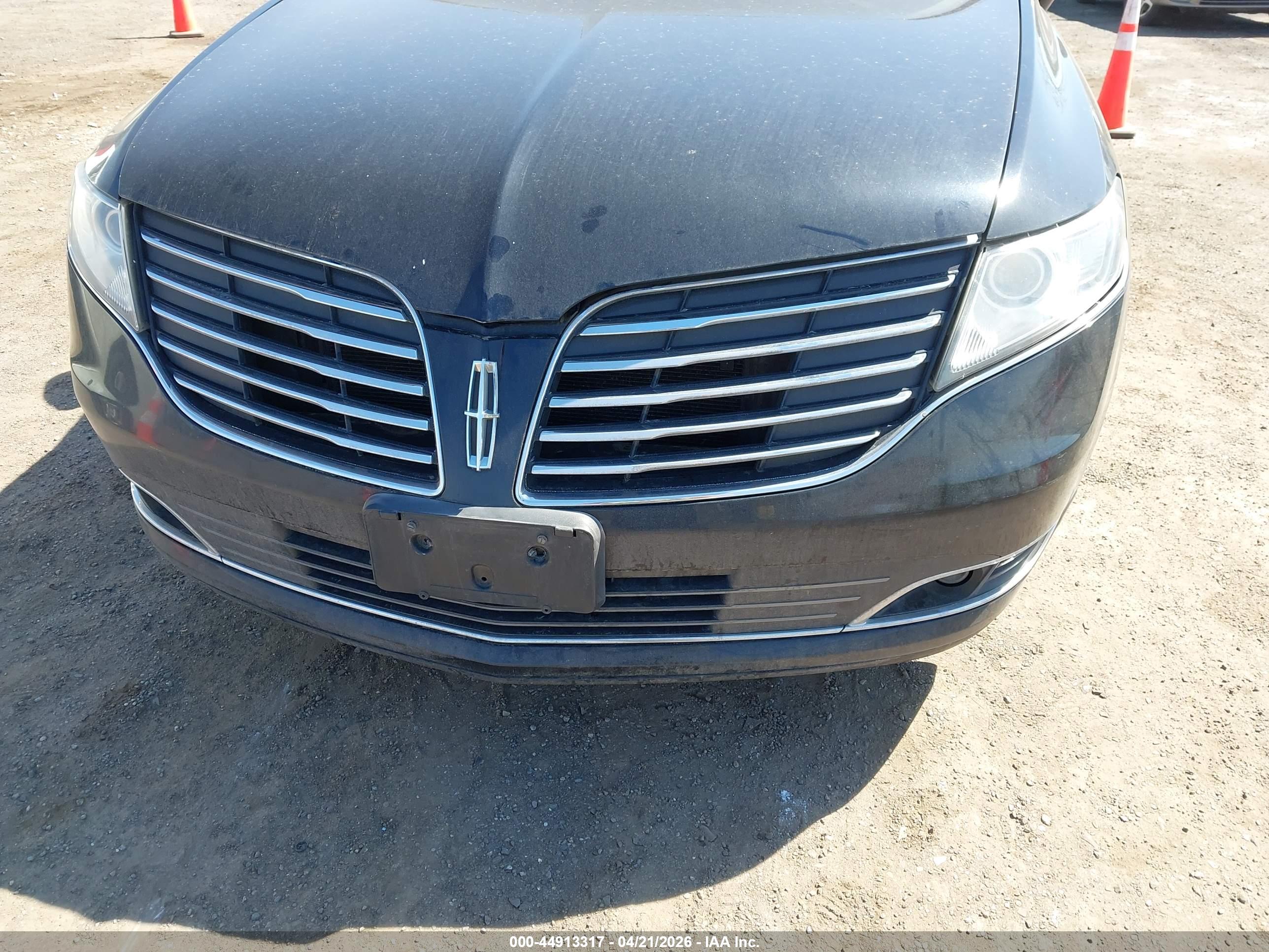 LINCOLN MKT image 6