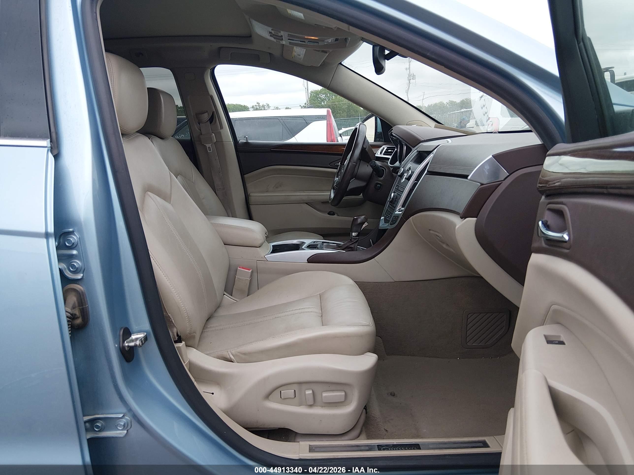 CADILLAC SRX image 5