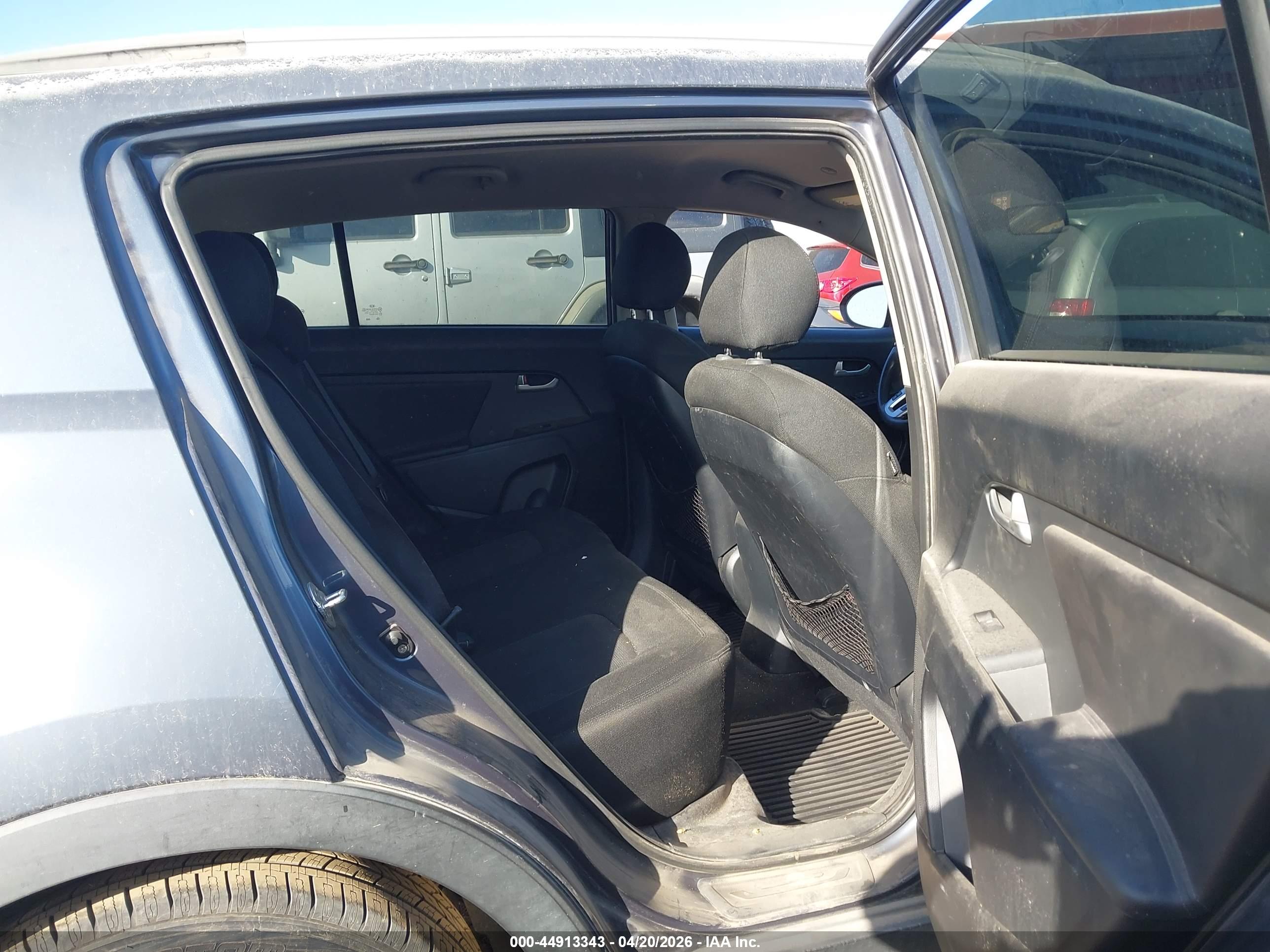 KIA SPORTAGE image 8