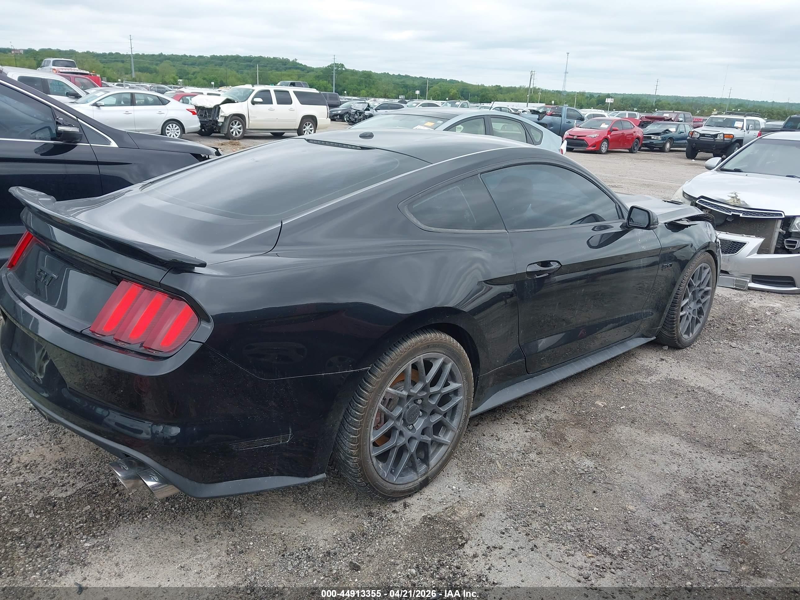 FORD MUSTANG image 4
