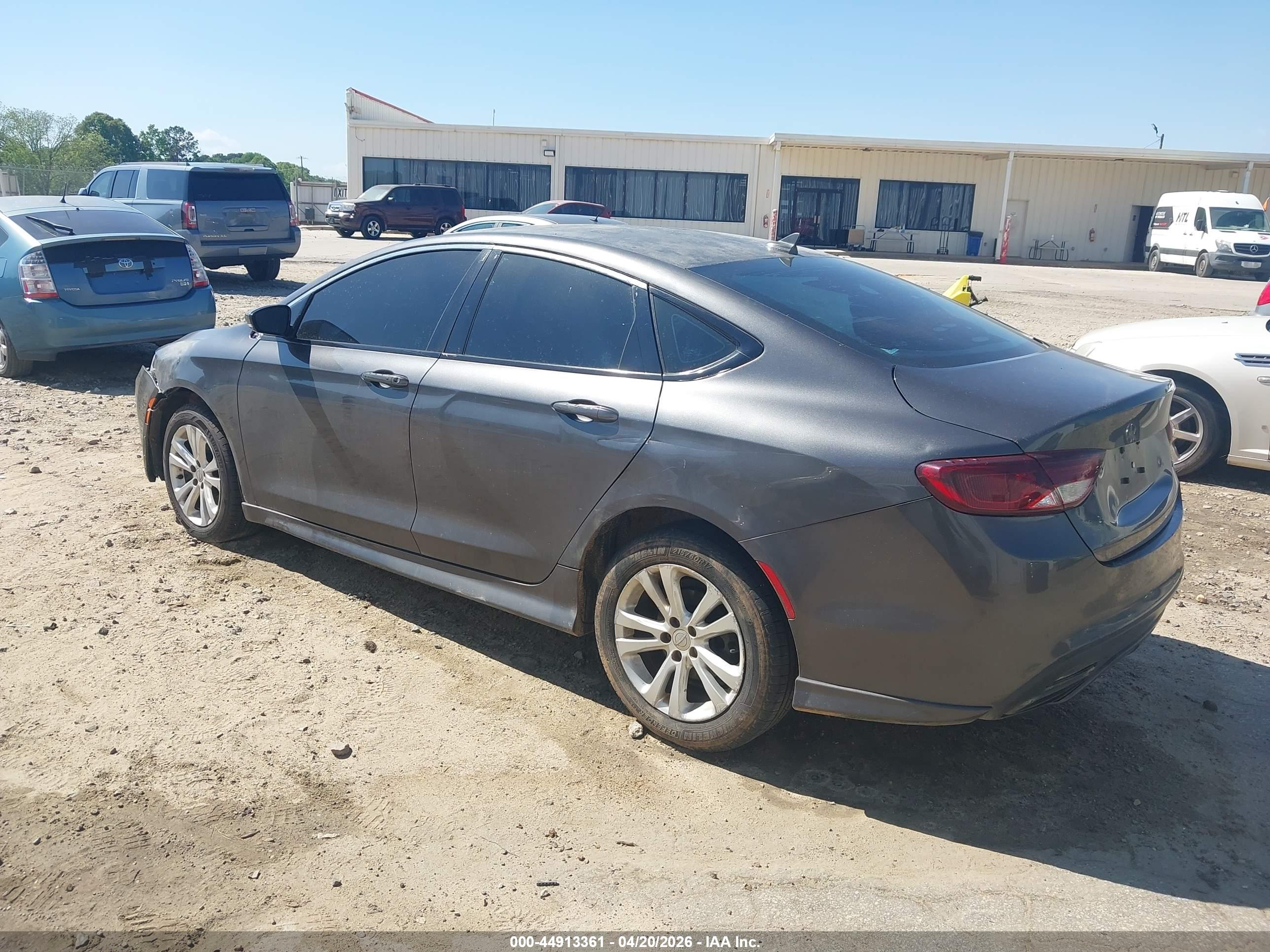 CHRYSLER 200 image 3