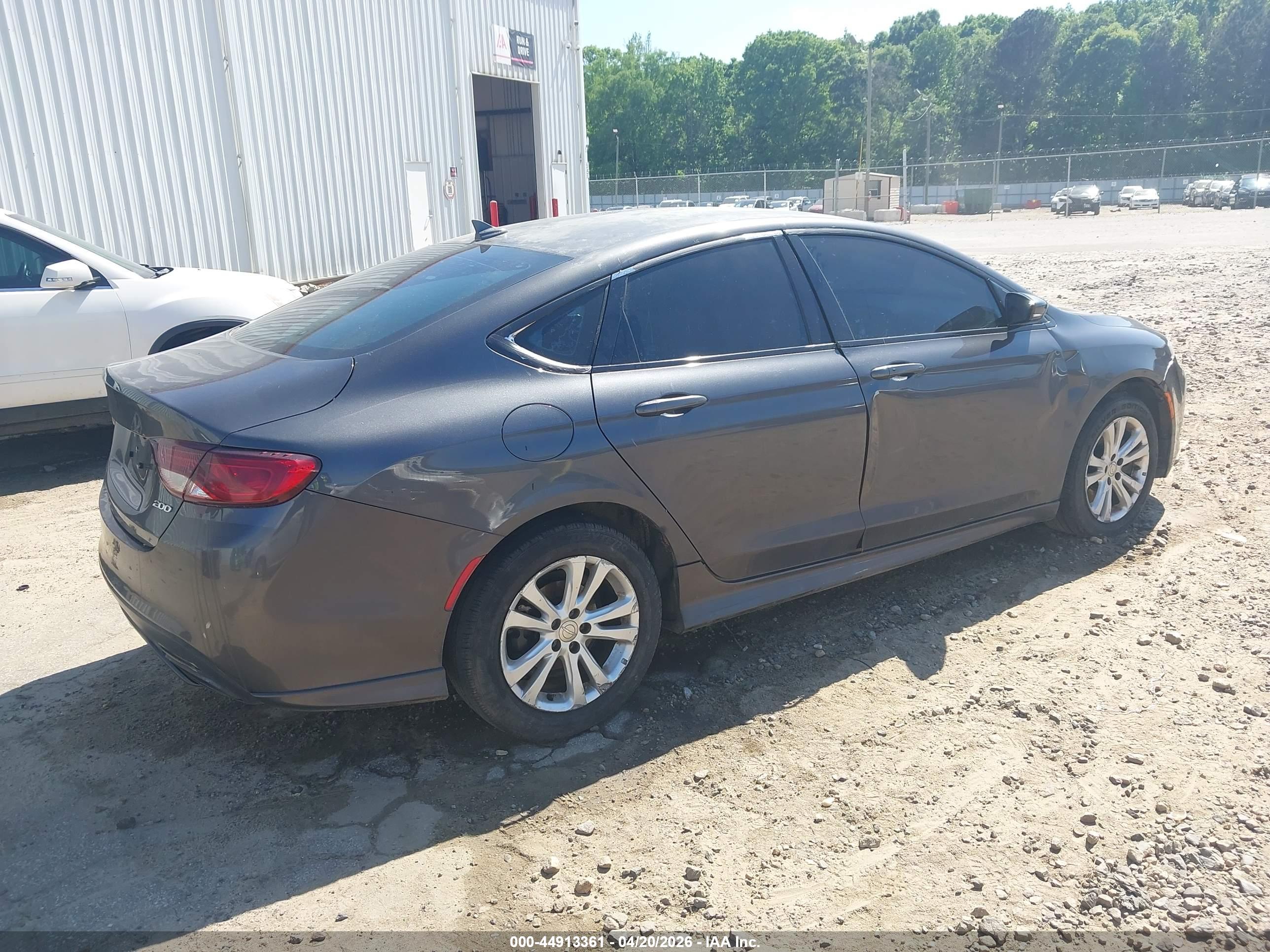CHRYSLER 200 image 4