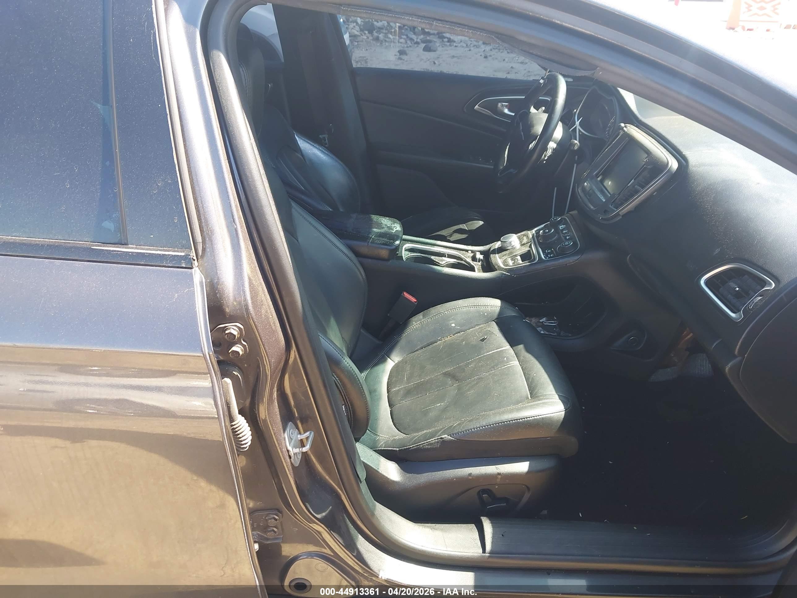 CHRYSLER 200 image 5