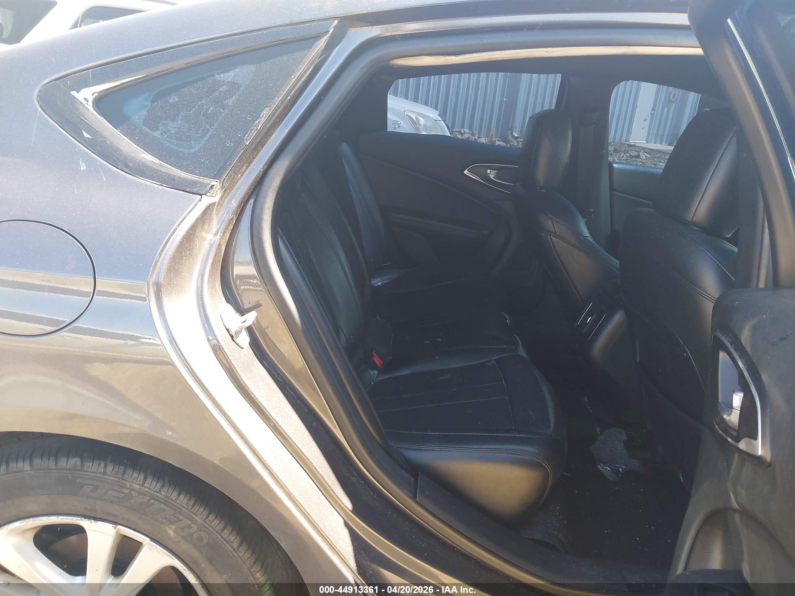 CHRYSLER 200 image 8