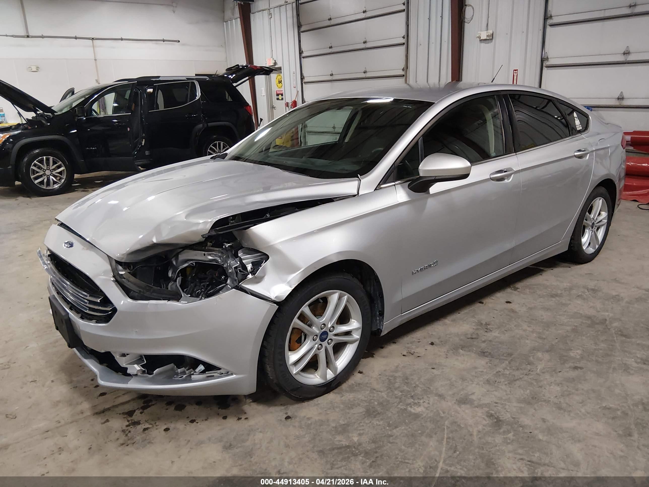 FORD FUSION image 2