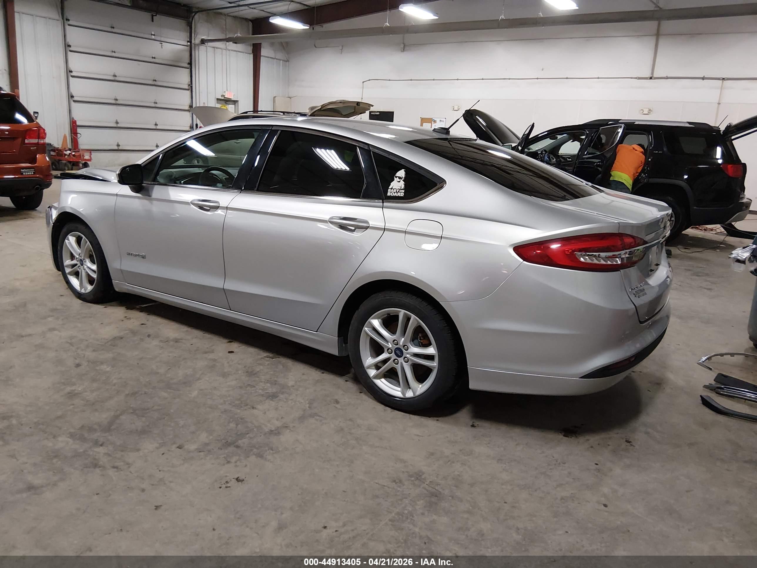 FORD FUSION image 3
