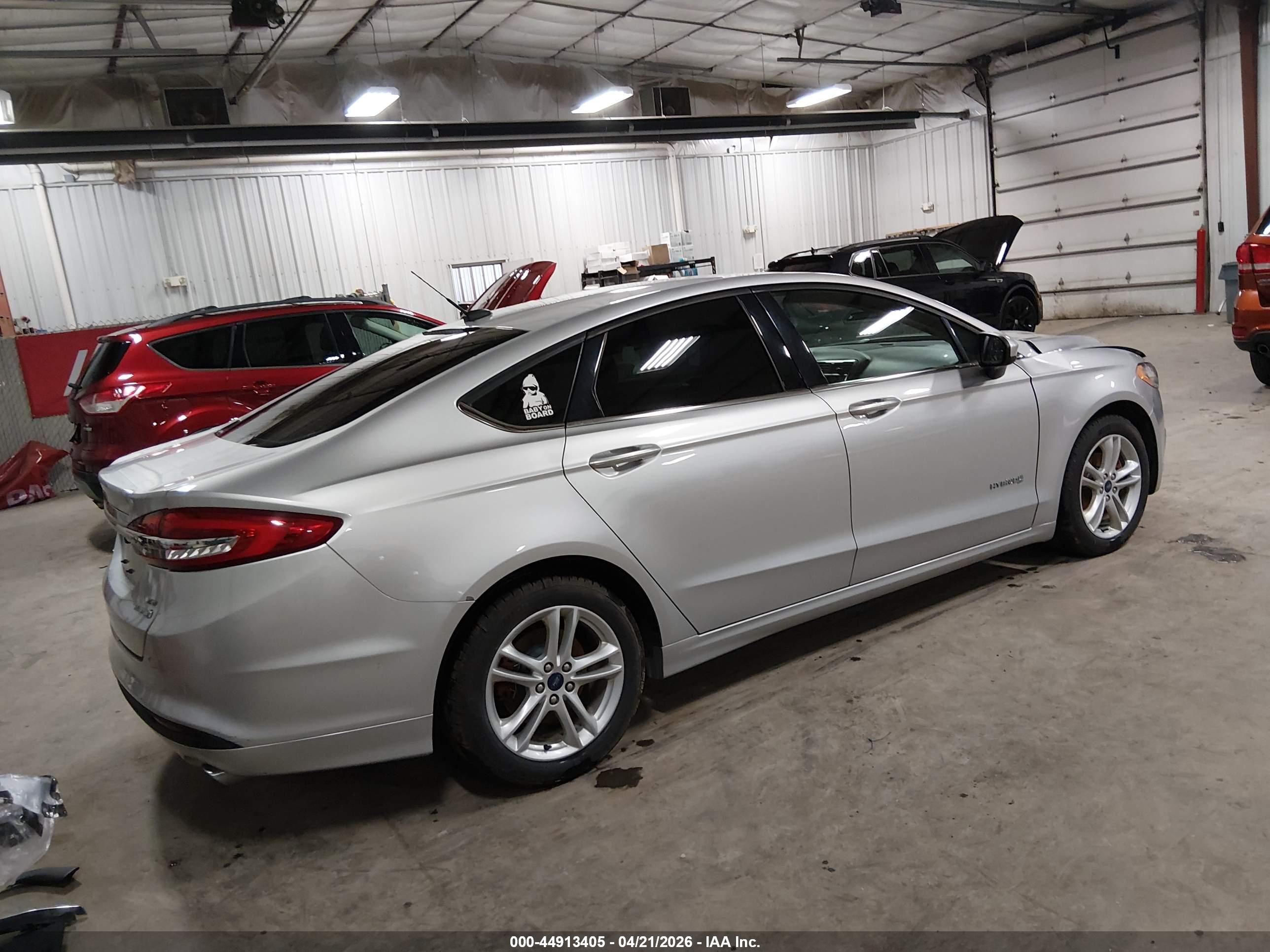 FORD FUSION image 4