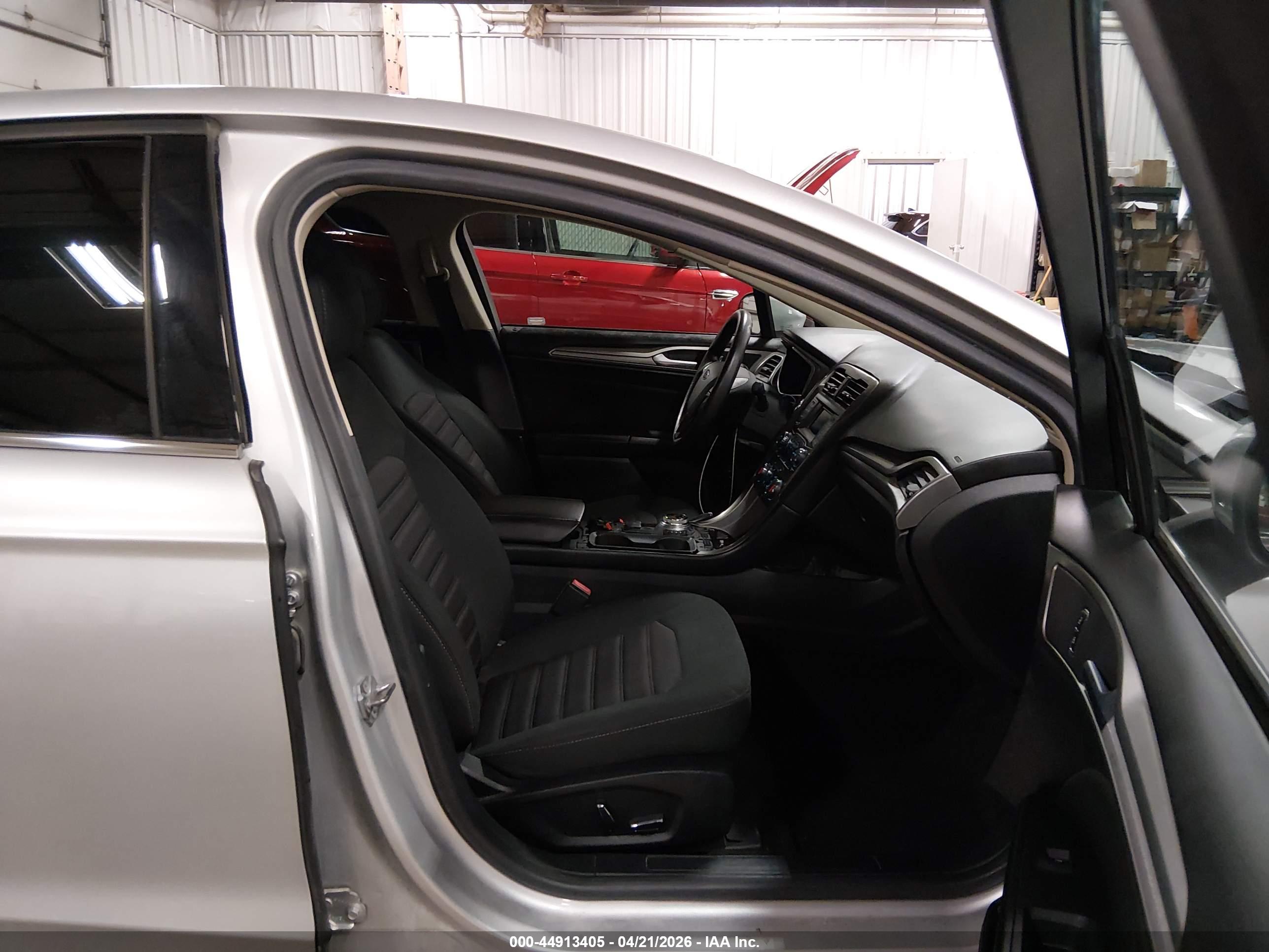FORD FUSION image 5